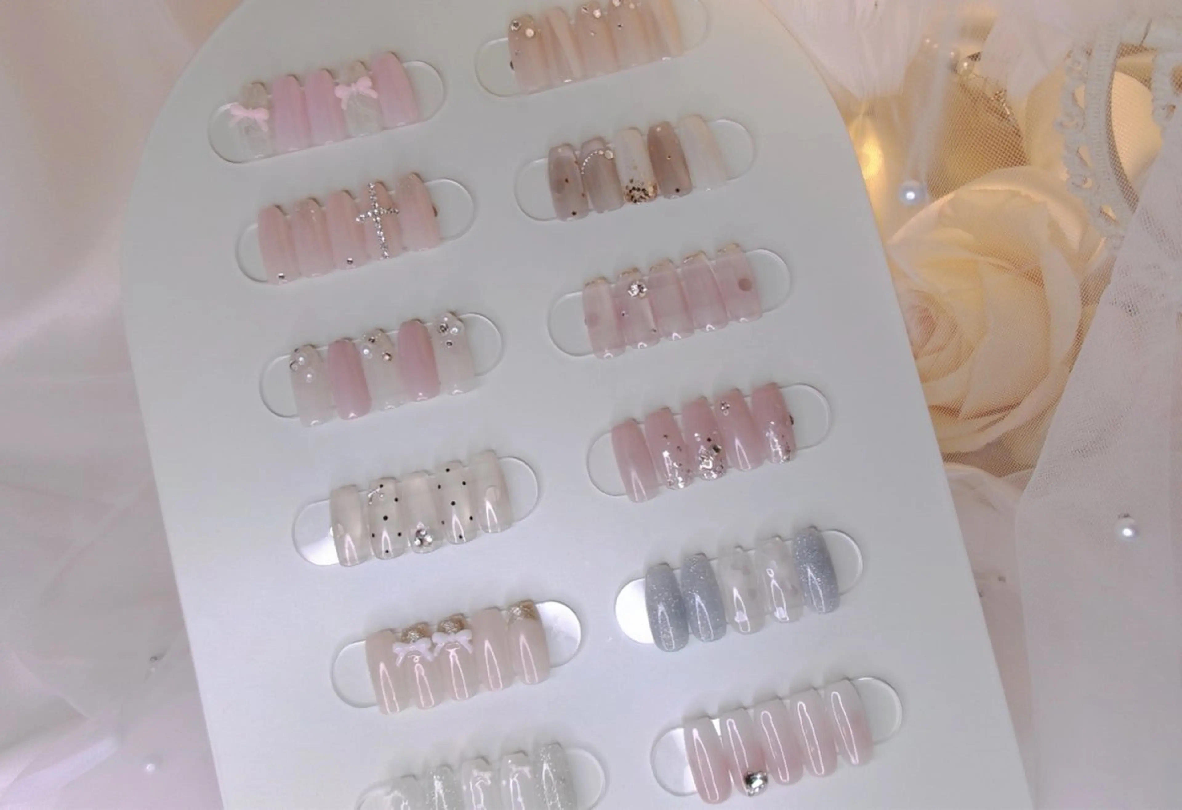 ネイル ハンドネイル ハンドケア Luneil VIP Deskのネイルデザイン