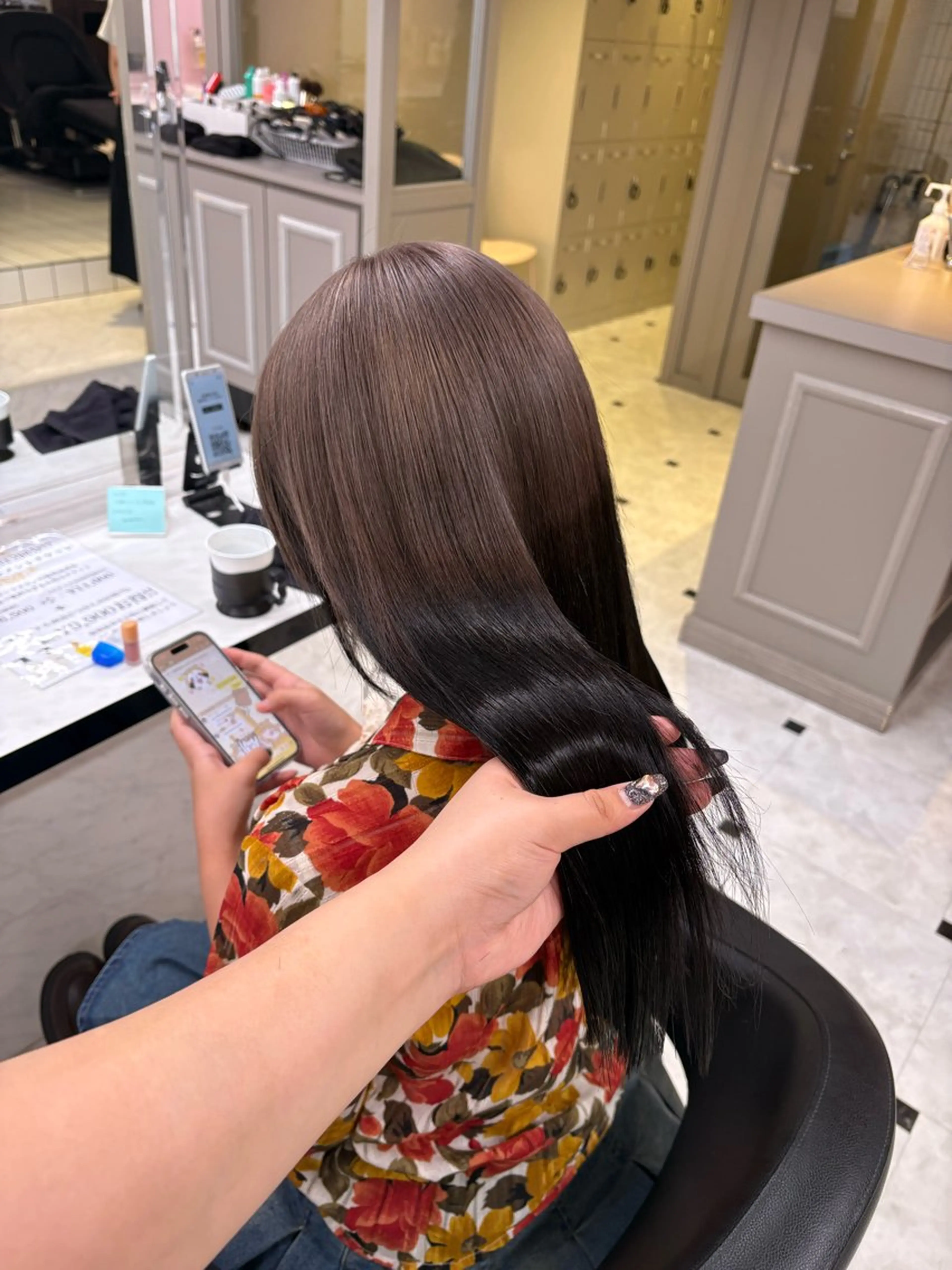 ロング カラー ヘアカラー トリートメント 透明感ベージュカラー 🪞上野🪞AIのヘアスタイル