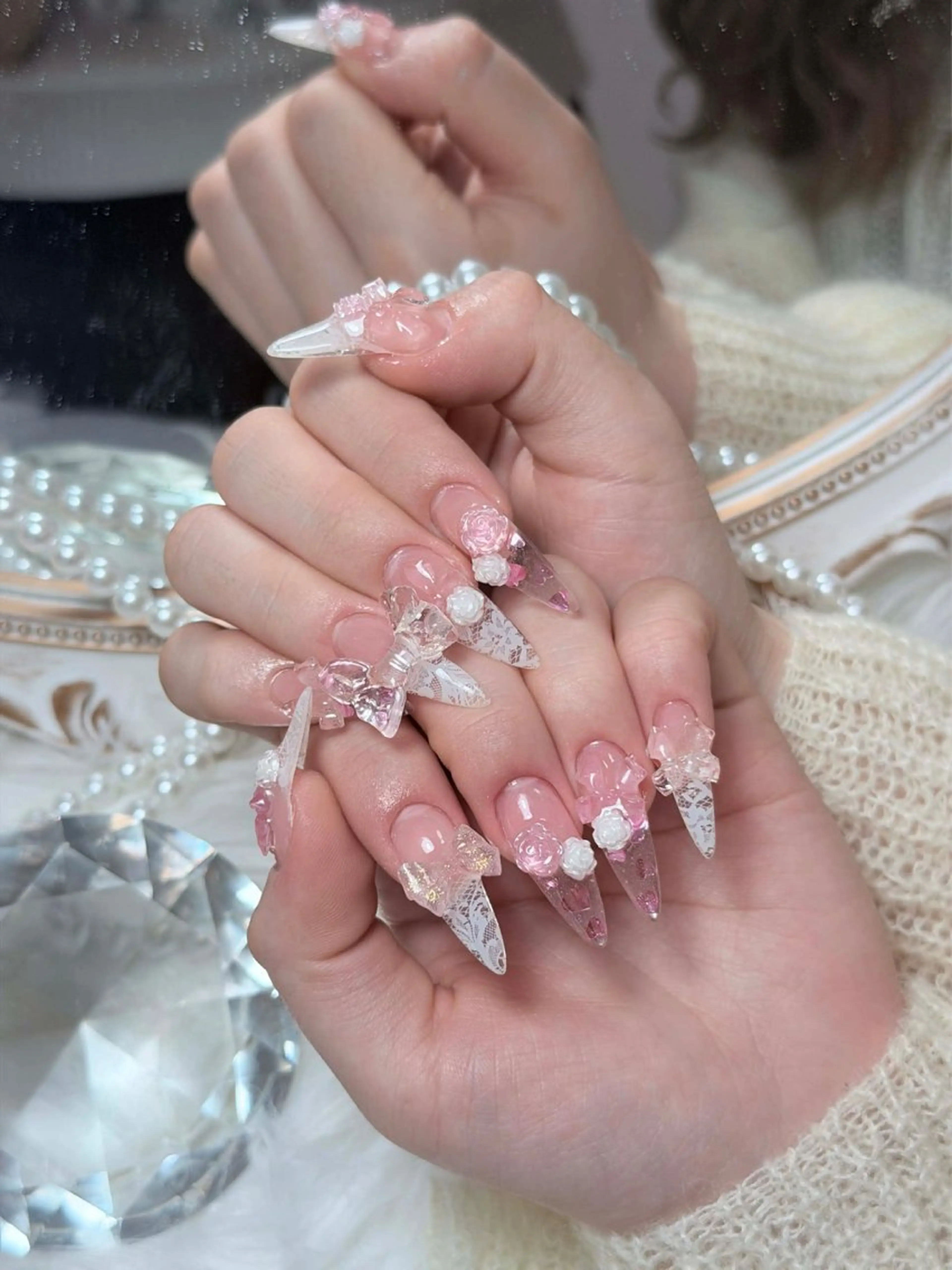 ネイル チークネイル ドット フレンチネイル グラデーション ハート ハンドネイル ハンドケア Eli Nails 新宿のネイルデザイン