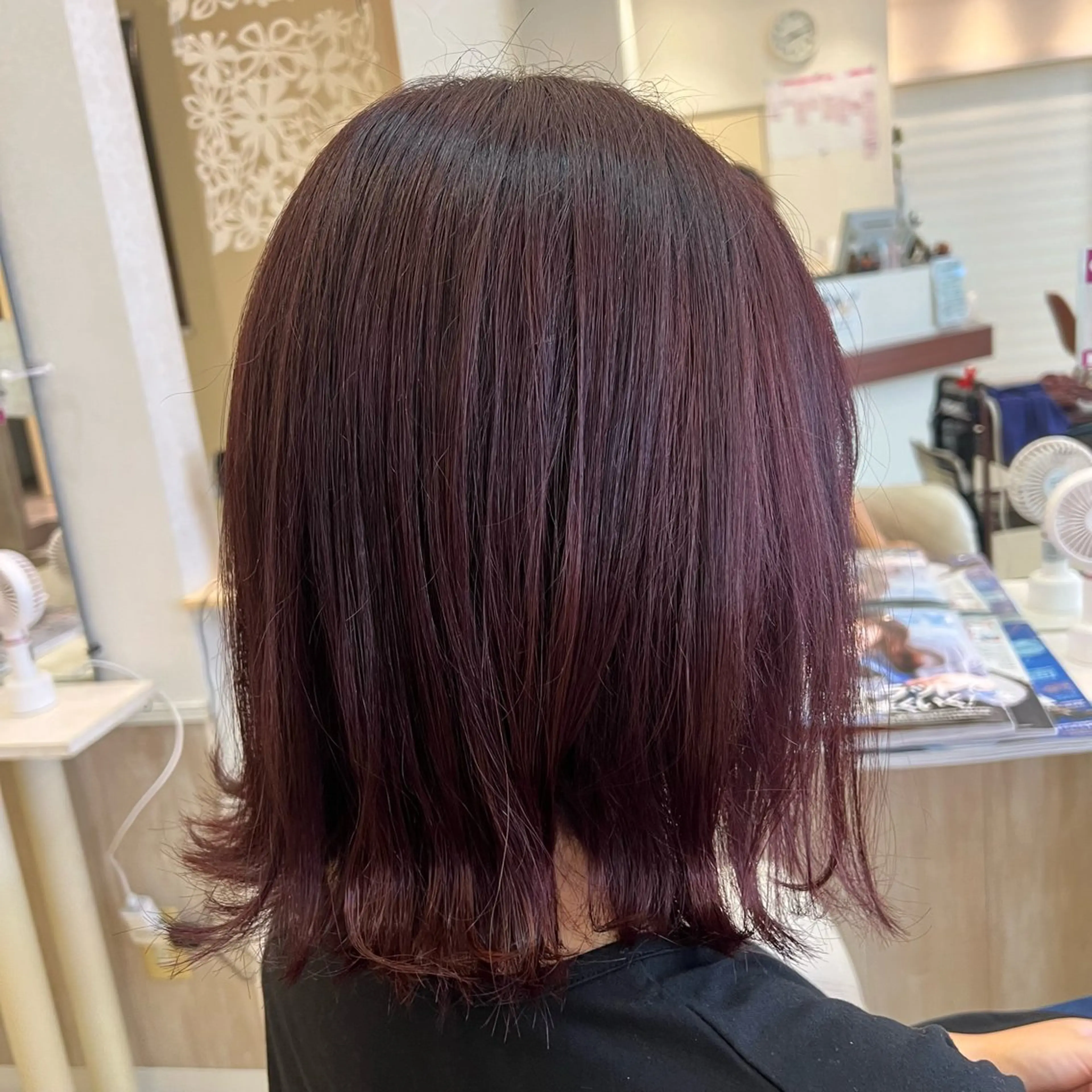 ミディアム カラー ボルドーカラー 大西 七海のヘアスタイル