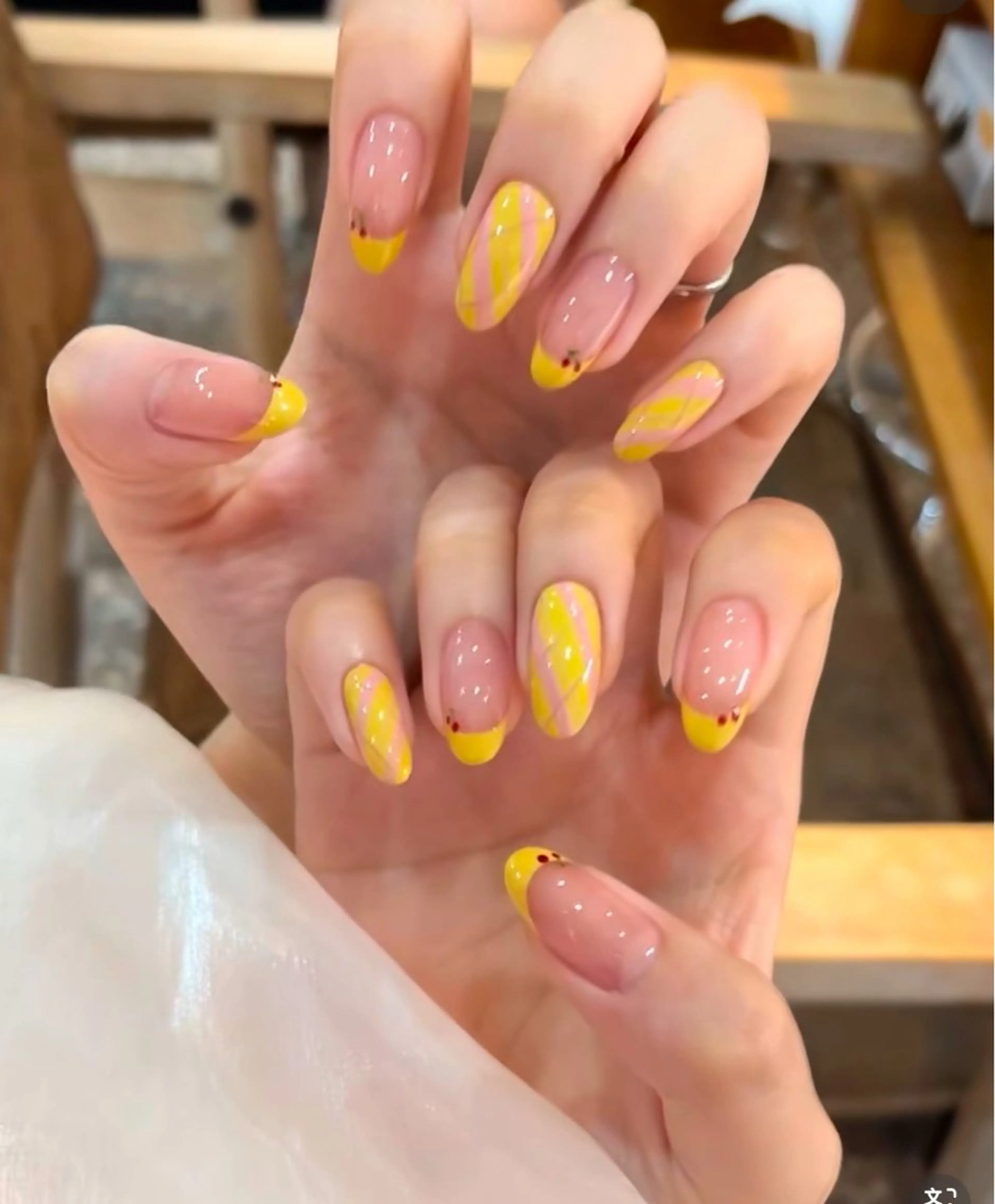 ネイル フレンチネイル グラデーション キラキラネイル 韓国ネイル マグネットネイル ハンドネイル 🎀🎀YooLi Nail Salonのネイルデザイン