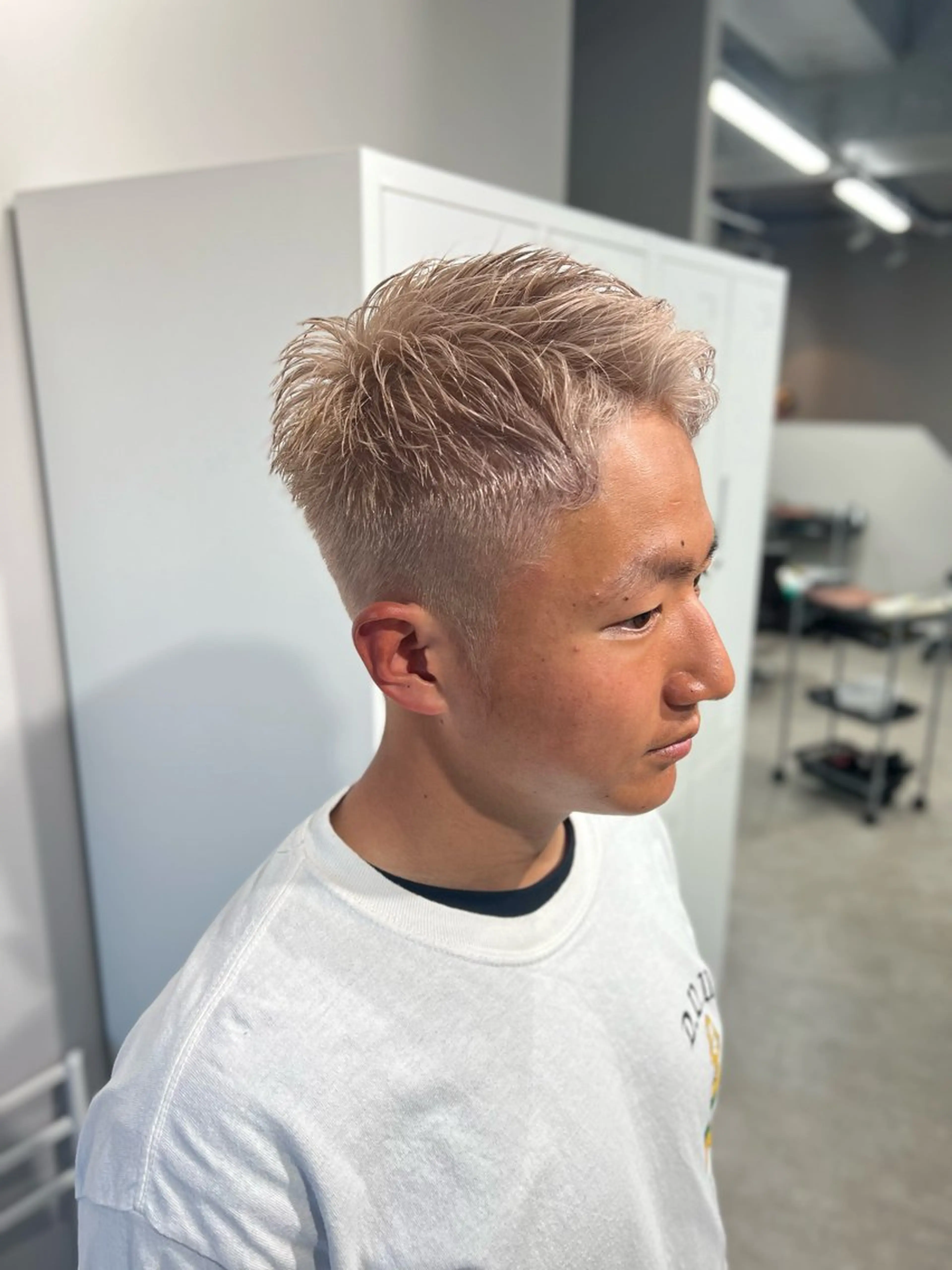 カラー メンズ メンズブリーチ メンズパーマ 刈り上げ メンズベリーショート ベージュカラー カット ヘアカラー トリートメント ブリーチ/髪質改善/ レイヤー/YUTO‎のヘアスタイル