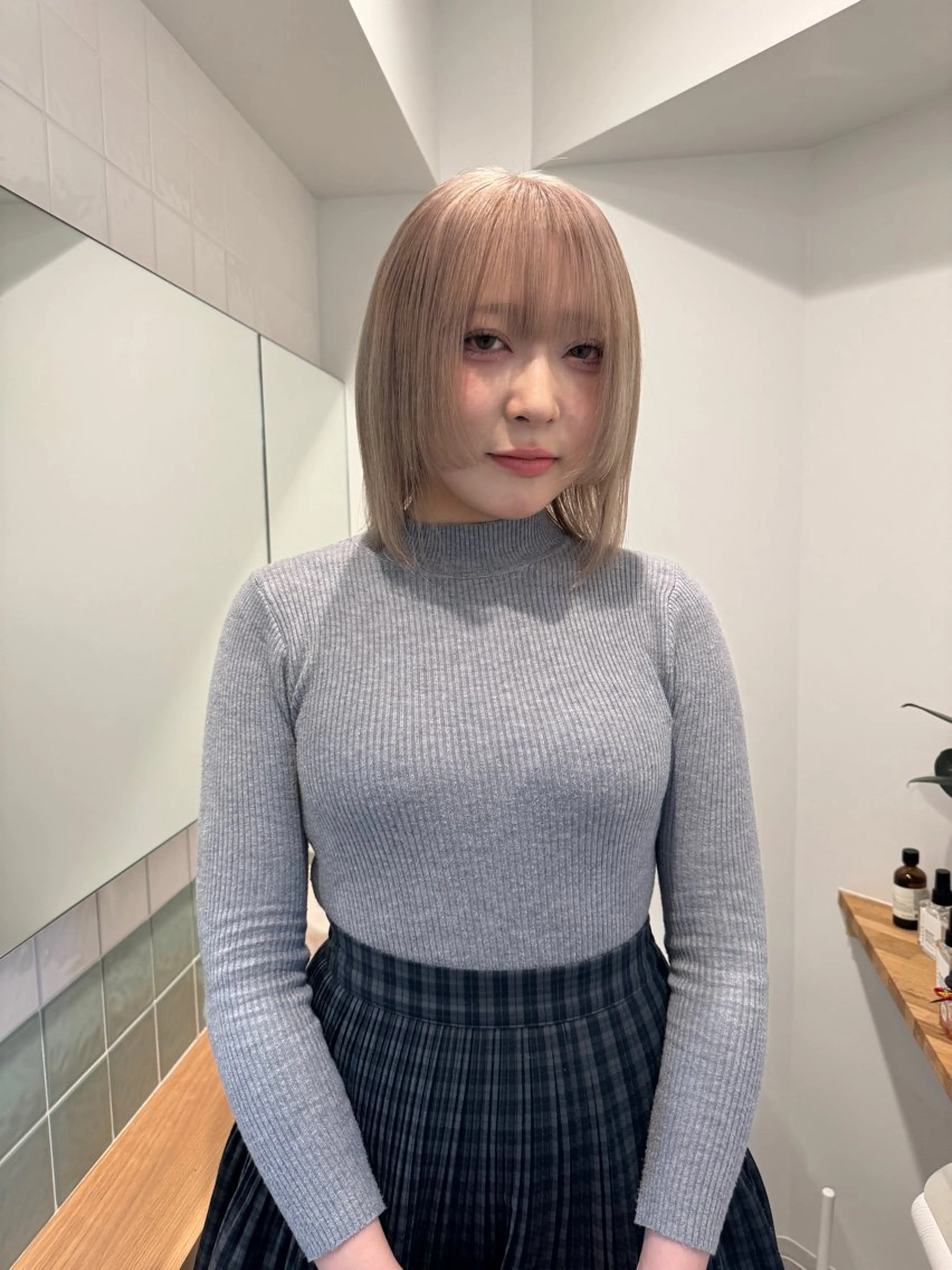 ミディアム カラー 切りっぱなしボブ レイヤー/縮毛矯正のヘアスタイル