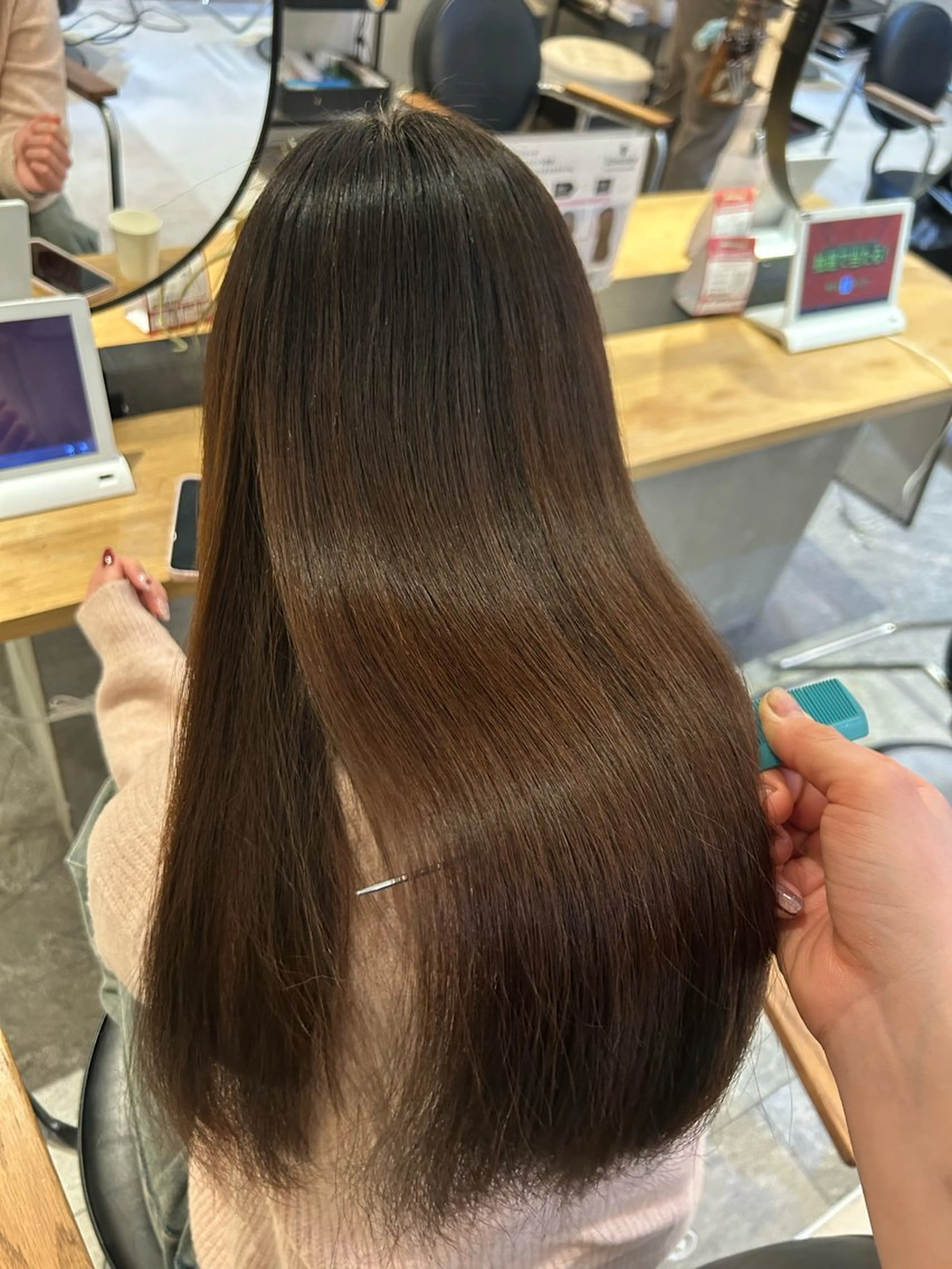 ロング 髪質改善 縮毛矯正 トリートメント 縮毛矯正 艶感カラー／フェザー レイヤー／meguのヘアスタイル