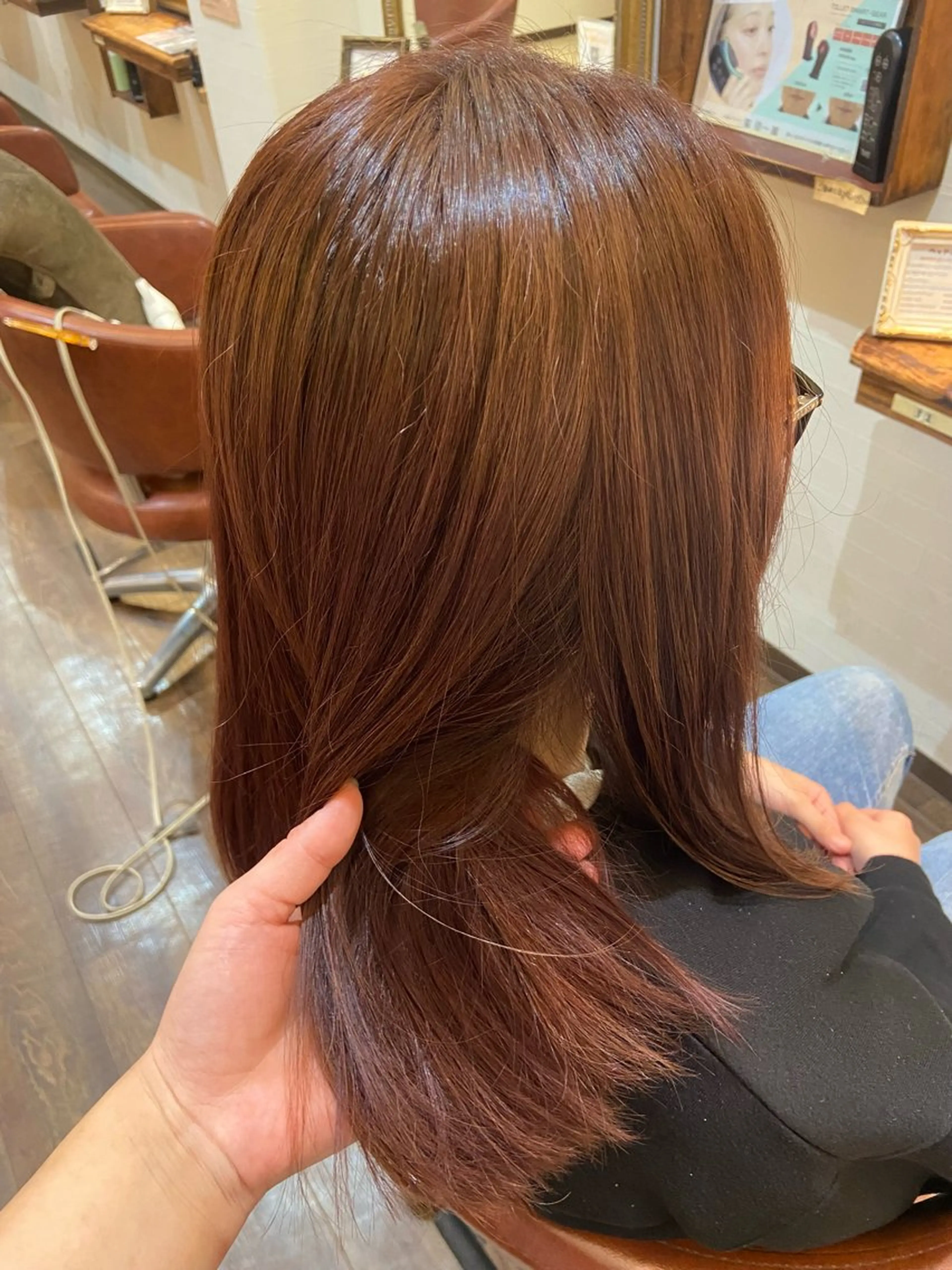 ミディアム カラー ブラウンカラー ピンクカラー ピンクブラウン 関口 真琴のヘアスタイル