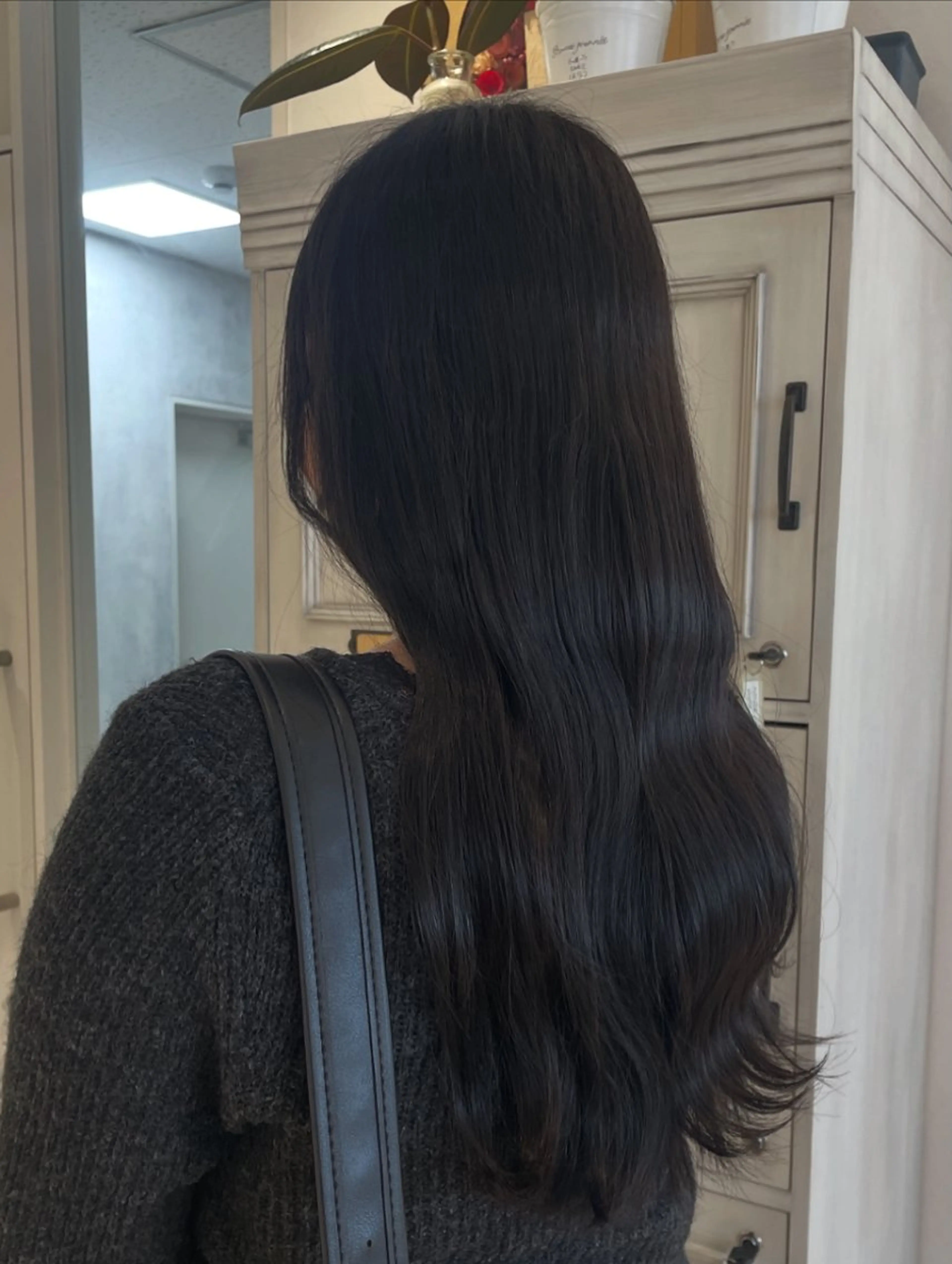 カラー グレージュ 上原 彩乃のヘアスタイル