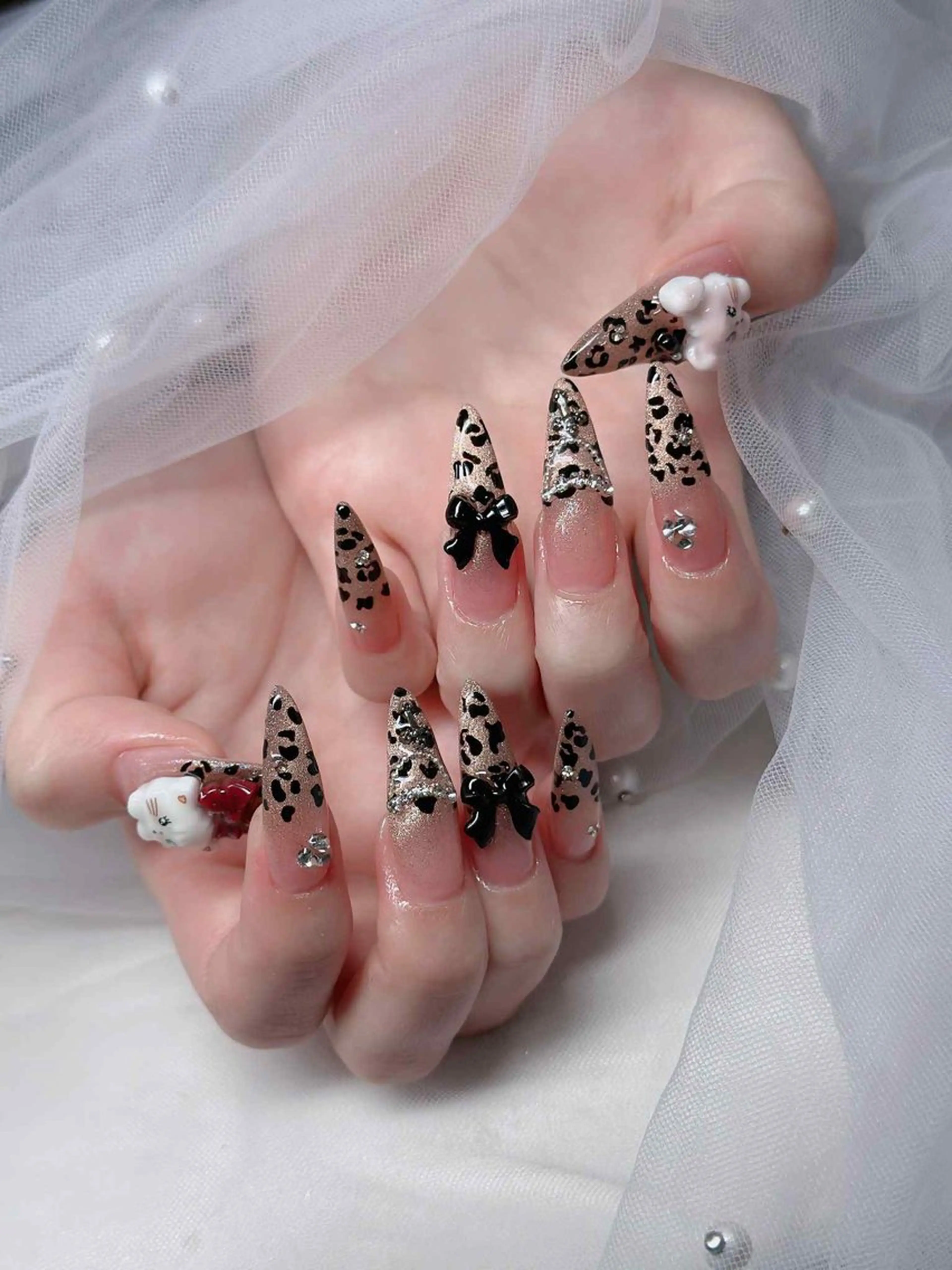 ネイル オーロラネイル フレンチネイル ジェルネイル ハロウィン キラキラネイル ハンドネイル H.baby Nail Salonのネイルデザイン