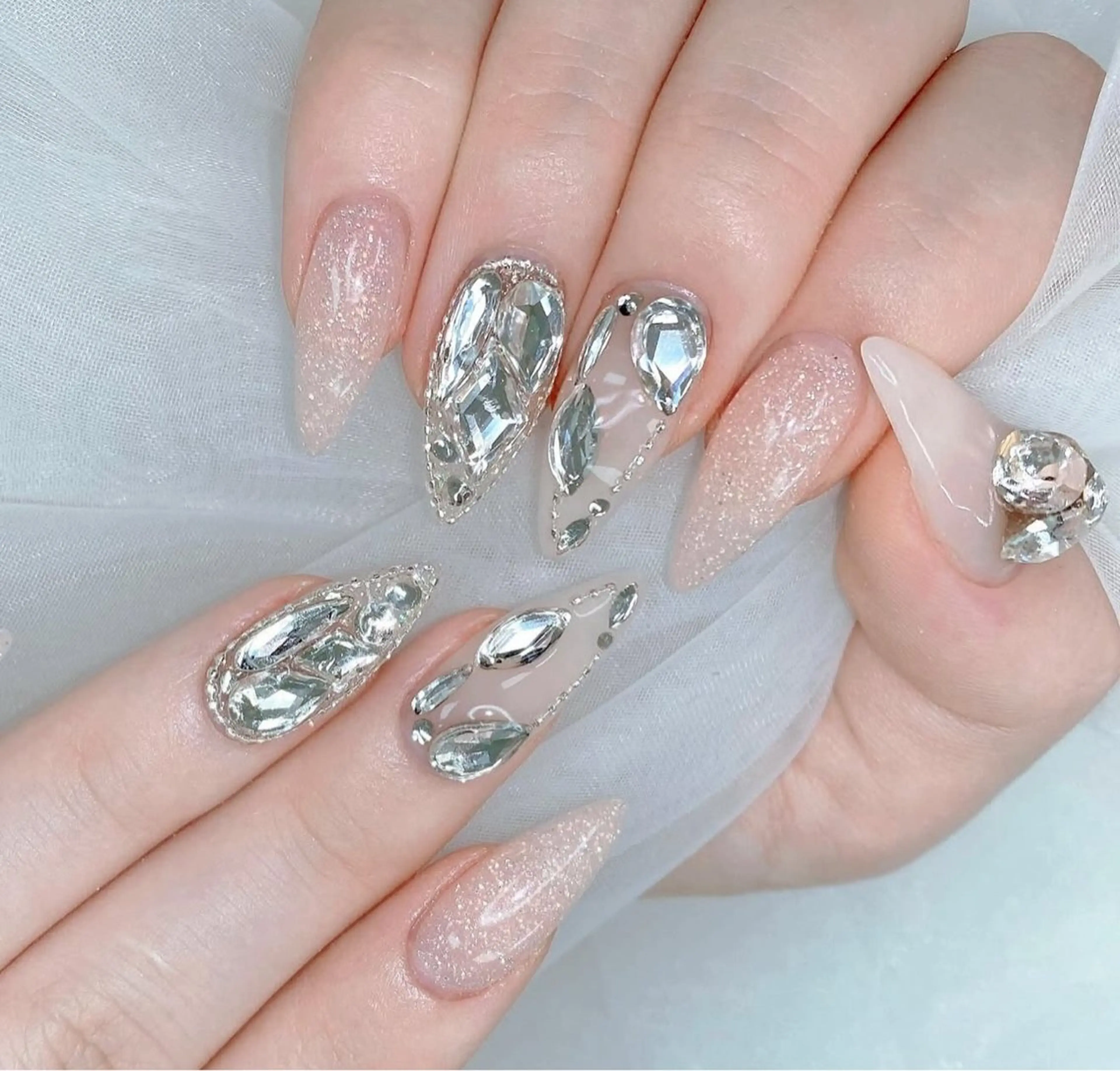 ネイル アニマル柄 オーロラネイル チークネイル フラッシュネイル ジェルネイル ハンドネイル Tira Nailのネイルデザイン