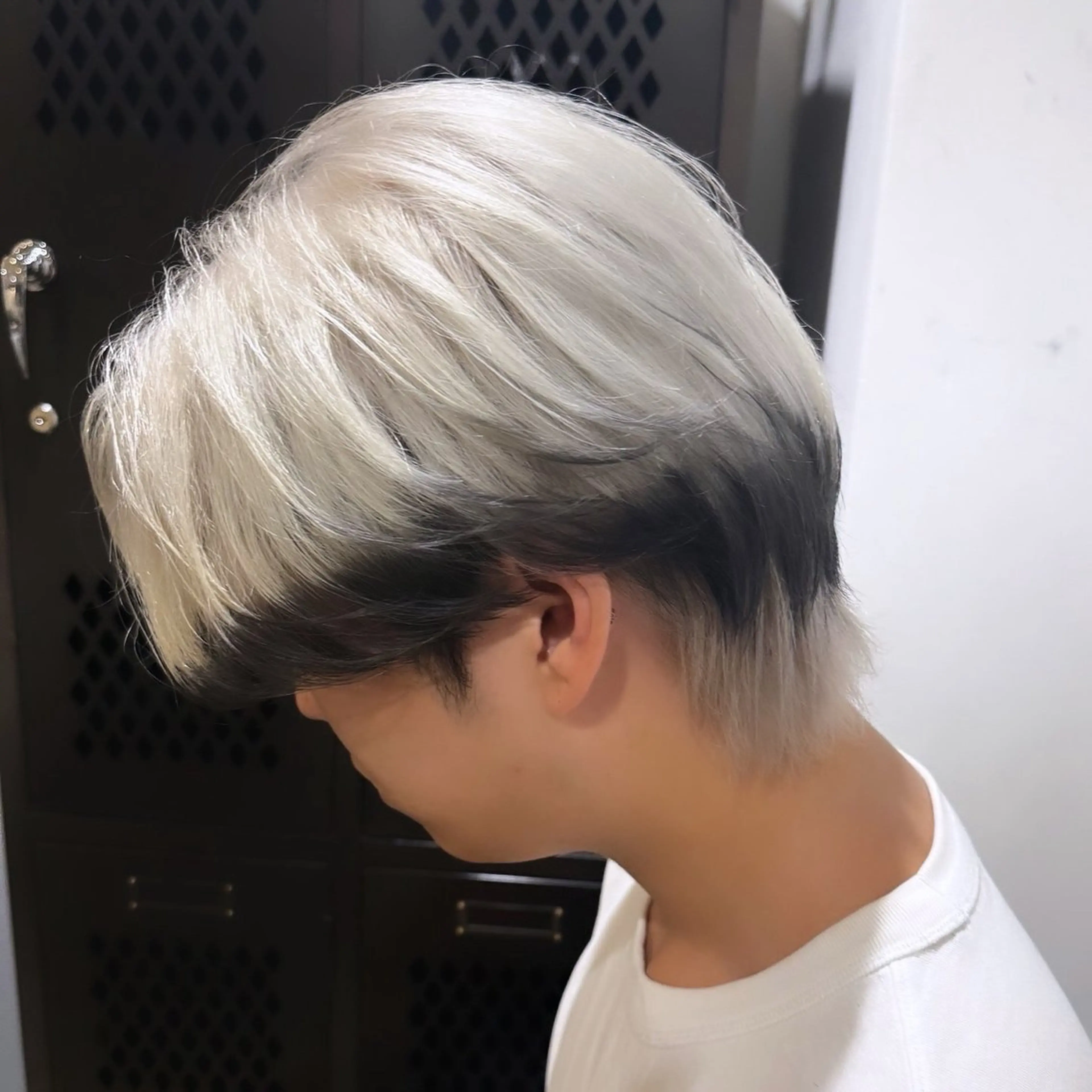 カラー メンズ メンズブリーチ メンズハイトーン 黒髪 ブリーチ ハイトーンカラー レイヤー/ハッシュ カット/悠斗のヘアスタイル