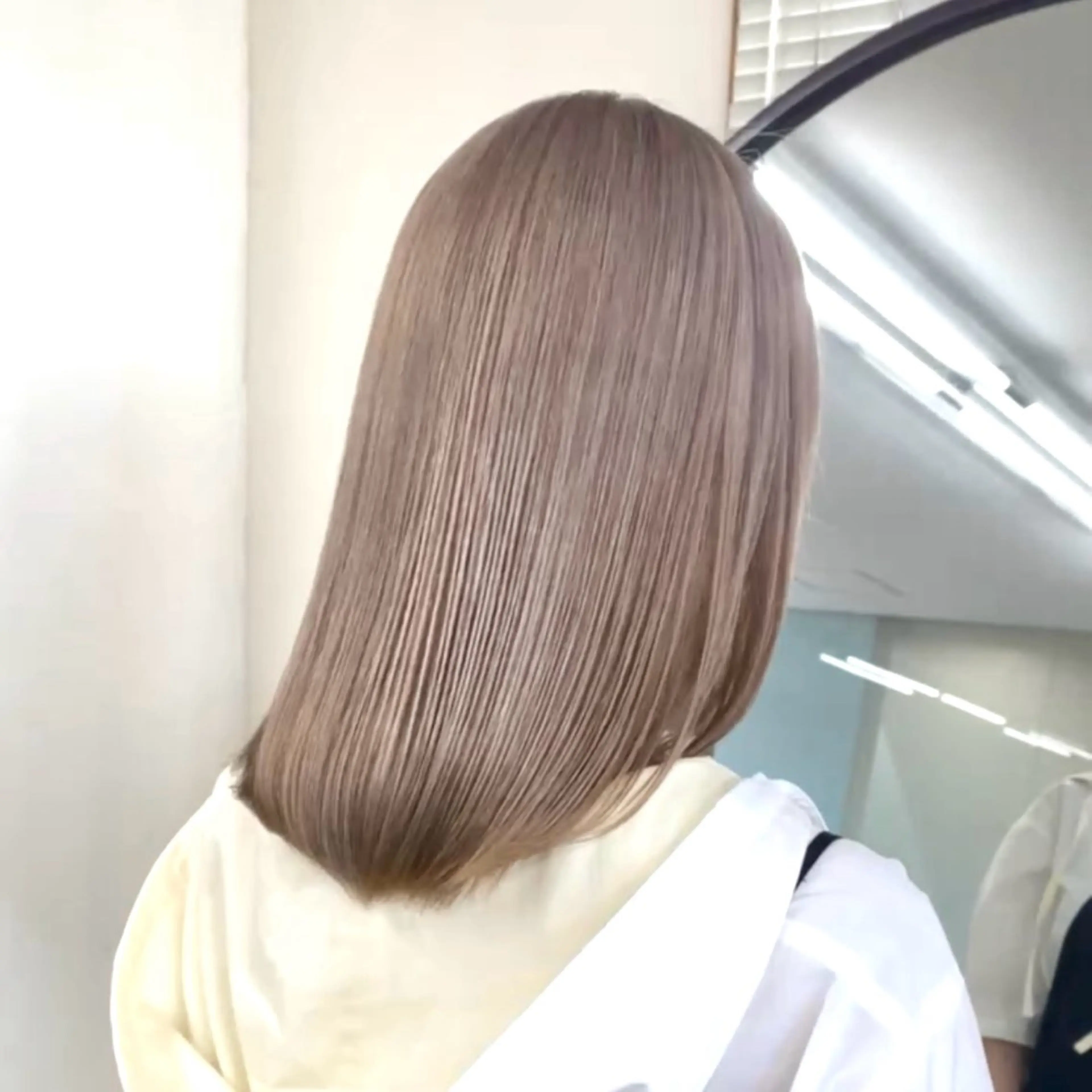 セミロング カラー ヘアカラー ミルクティーベージュ 🩰🤎miharuのヘアスタイル