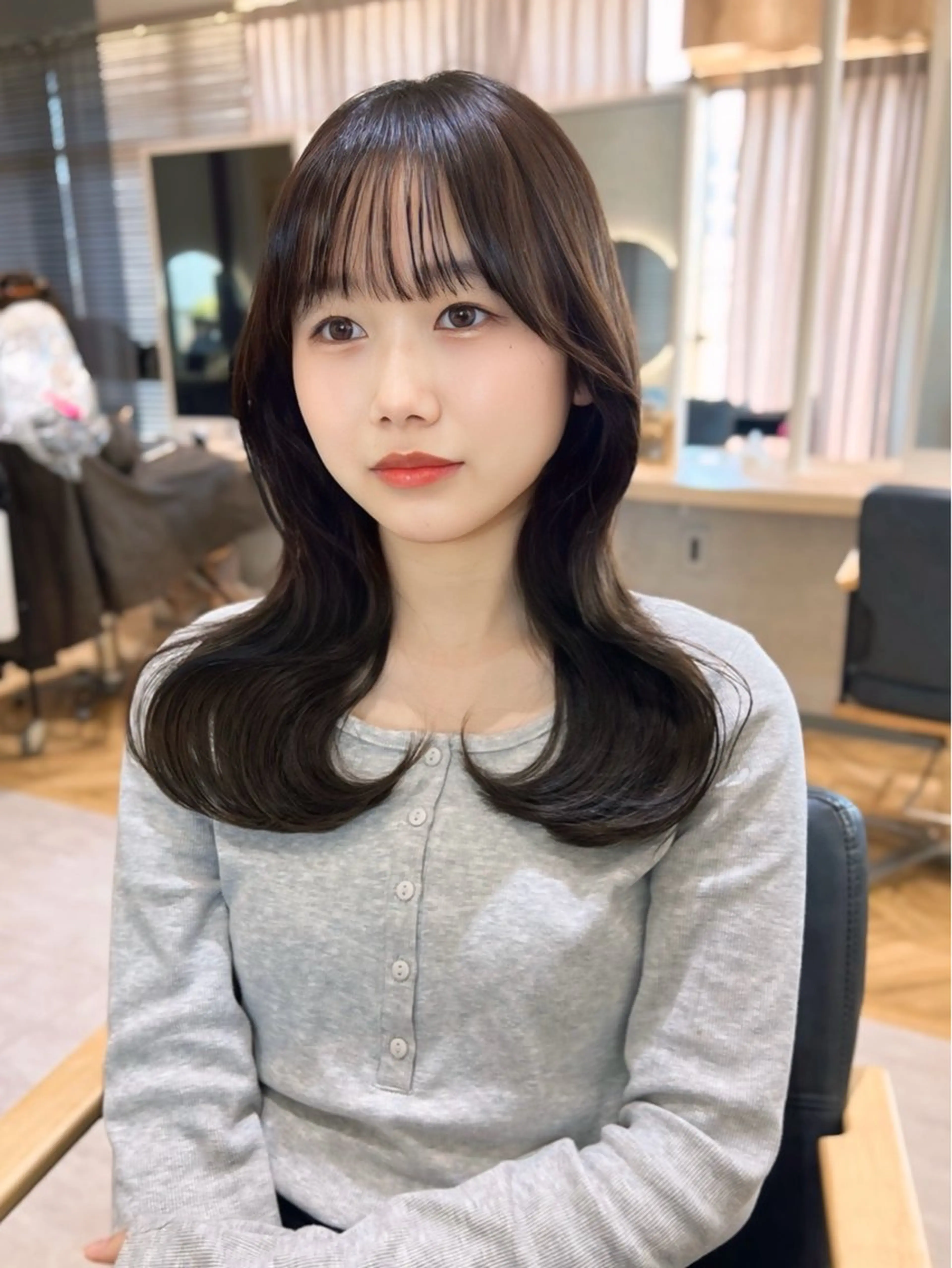 ロング カラー アッシュ アッシュブラック ベージュカラー 黒髪 ブルーカラー カット 韓国🇰🇷レイヤー 映える顔周り🩷のヘアスタイル