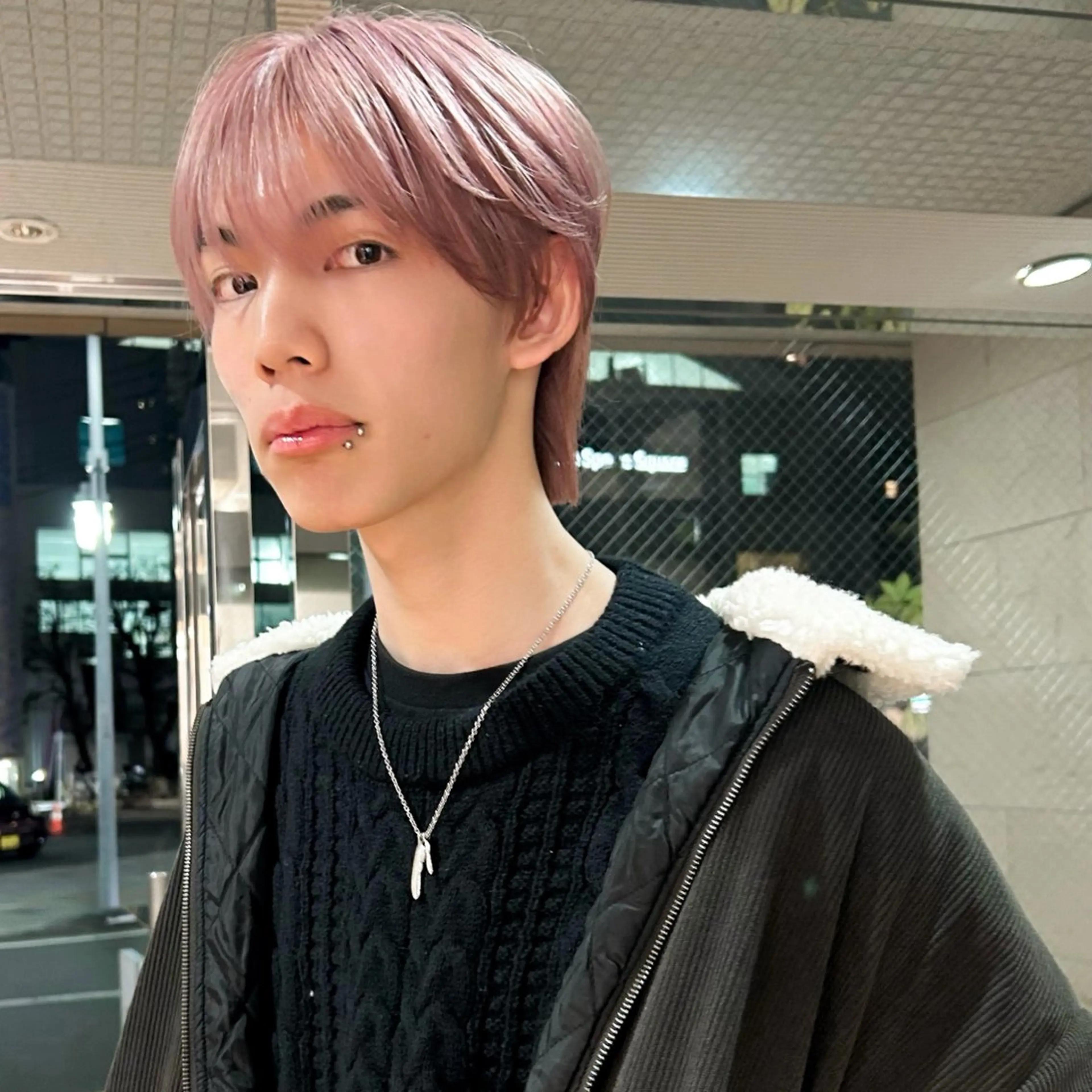 カラー メンズ ピンクカラー 卒業式のヘアスタイル ヘアカラー ダブルカラー,透け カラーHINARIのヘアスタイル