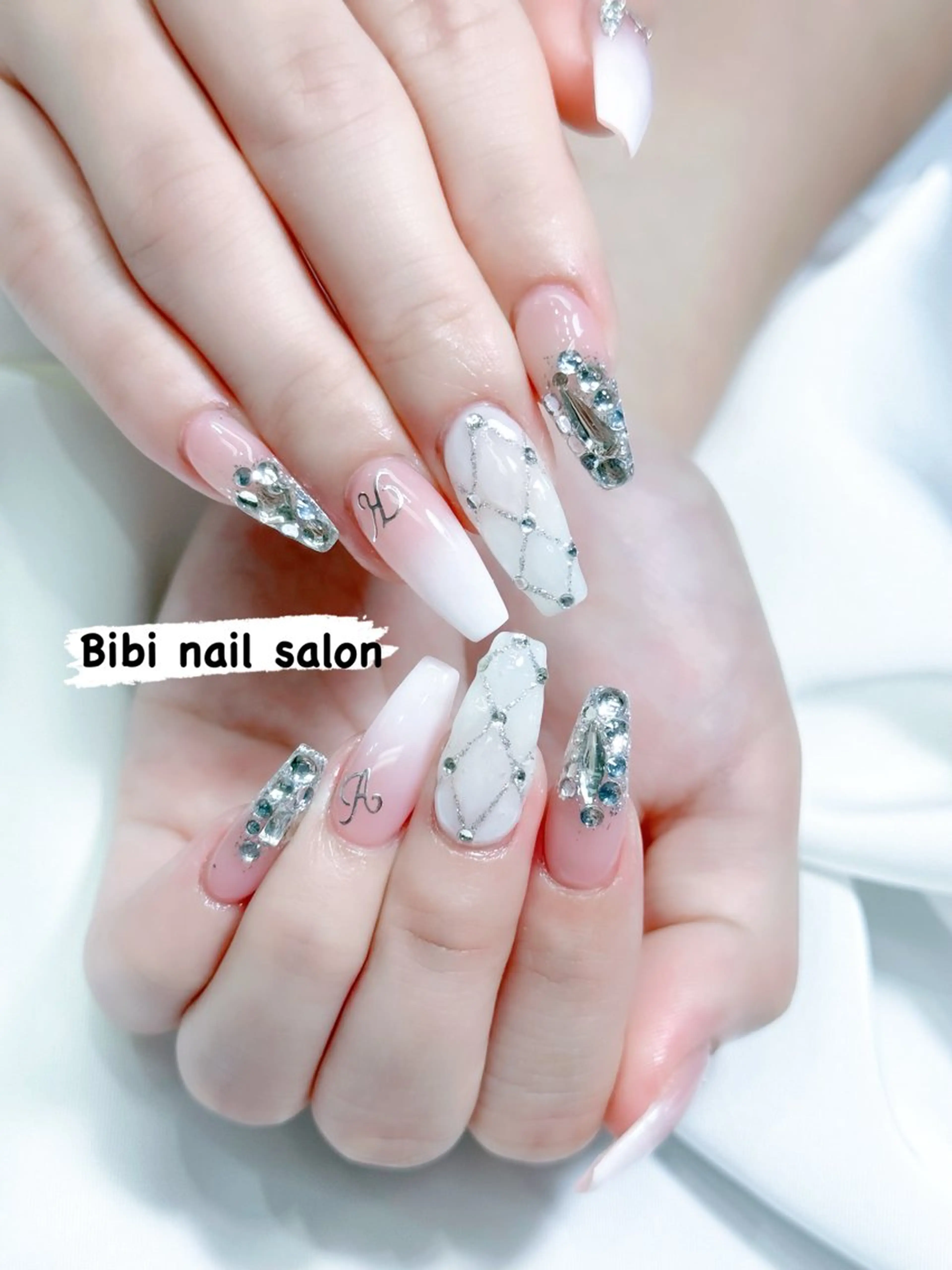 セミロング ハンドネイル Bibi beauty spa Osaka所属・Chann Channのネイルデザイン