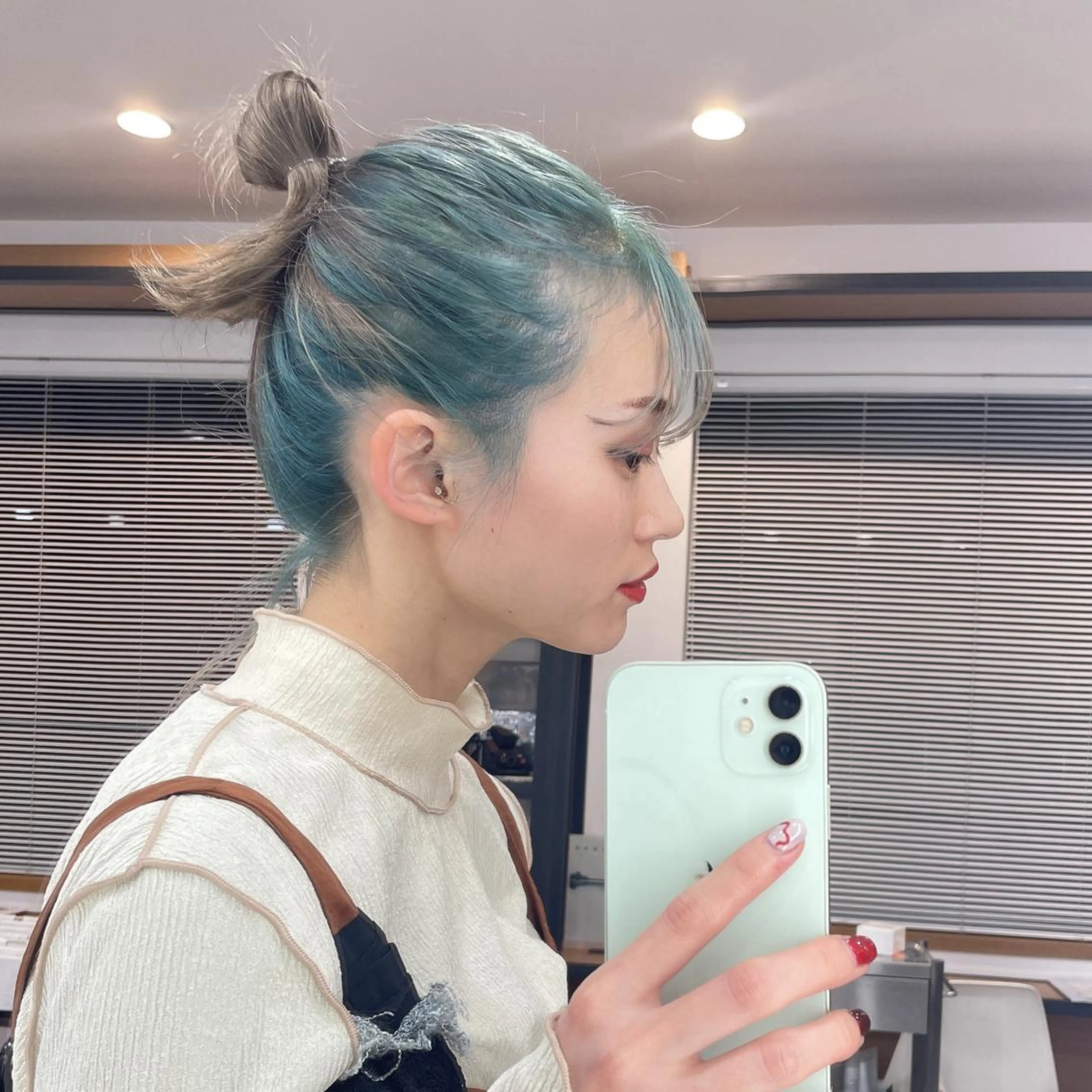 ミディアム カラー しの　ゆきの THE REMMYのヘアスタイル