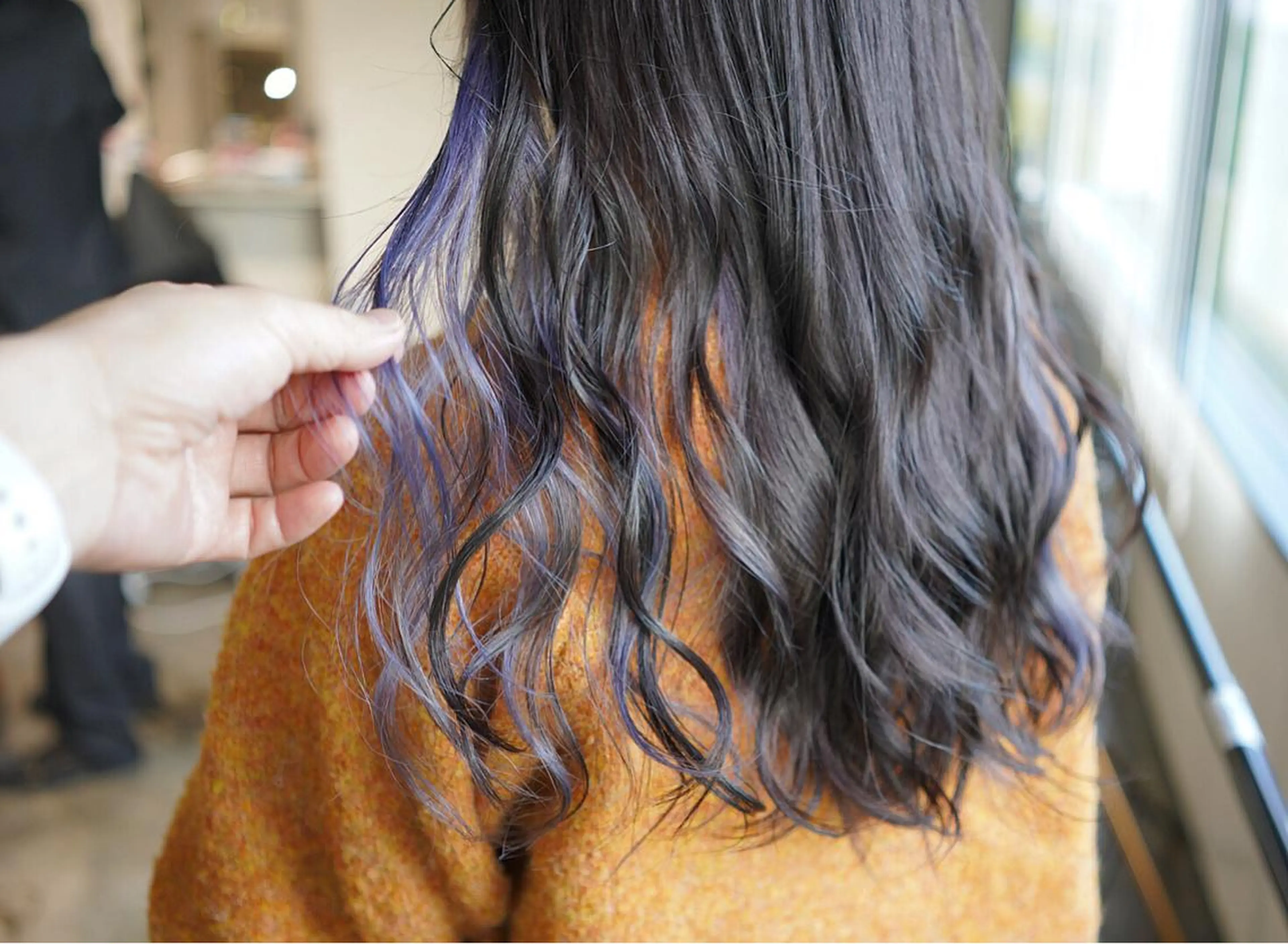 ロング カラー インナーカラー パープルカラー ヘアカラー トリートメント ハイトーン/レイヤー /ケアブリーチ石川治のヘアスタイル