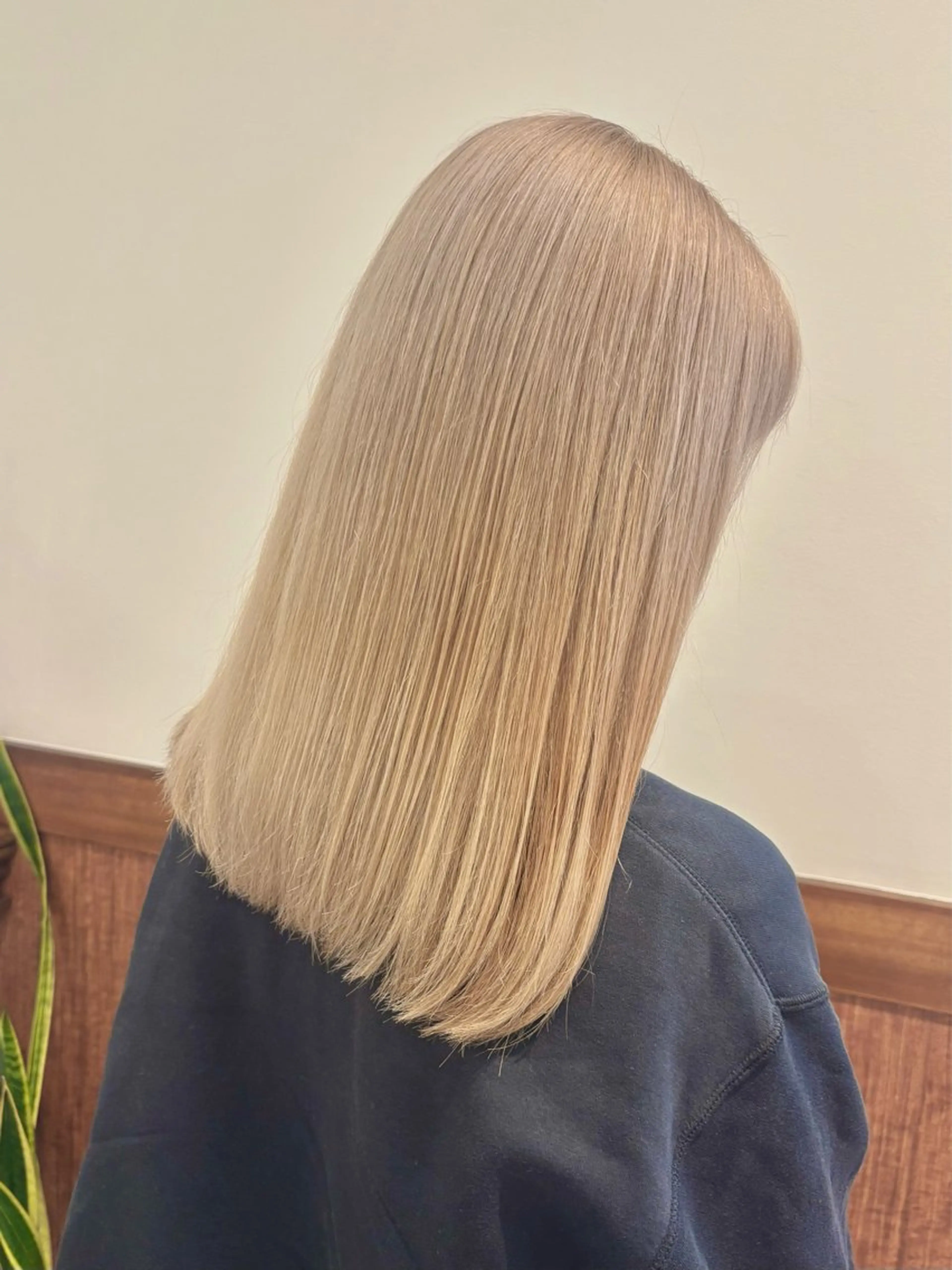 セミロング カラー 新實 ゆりあのヘアスタイル