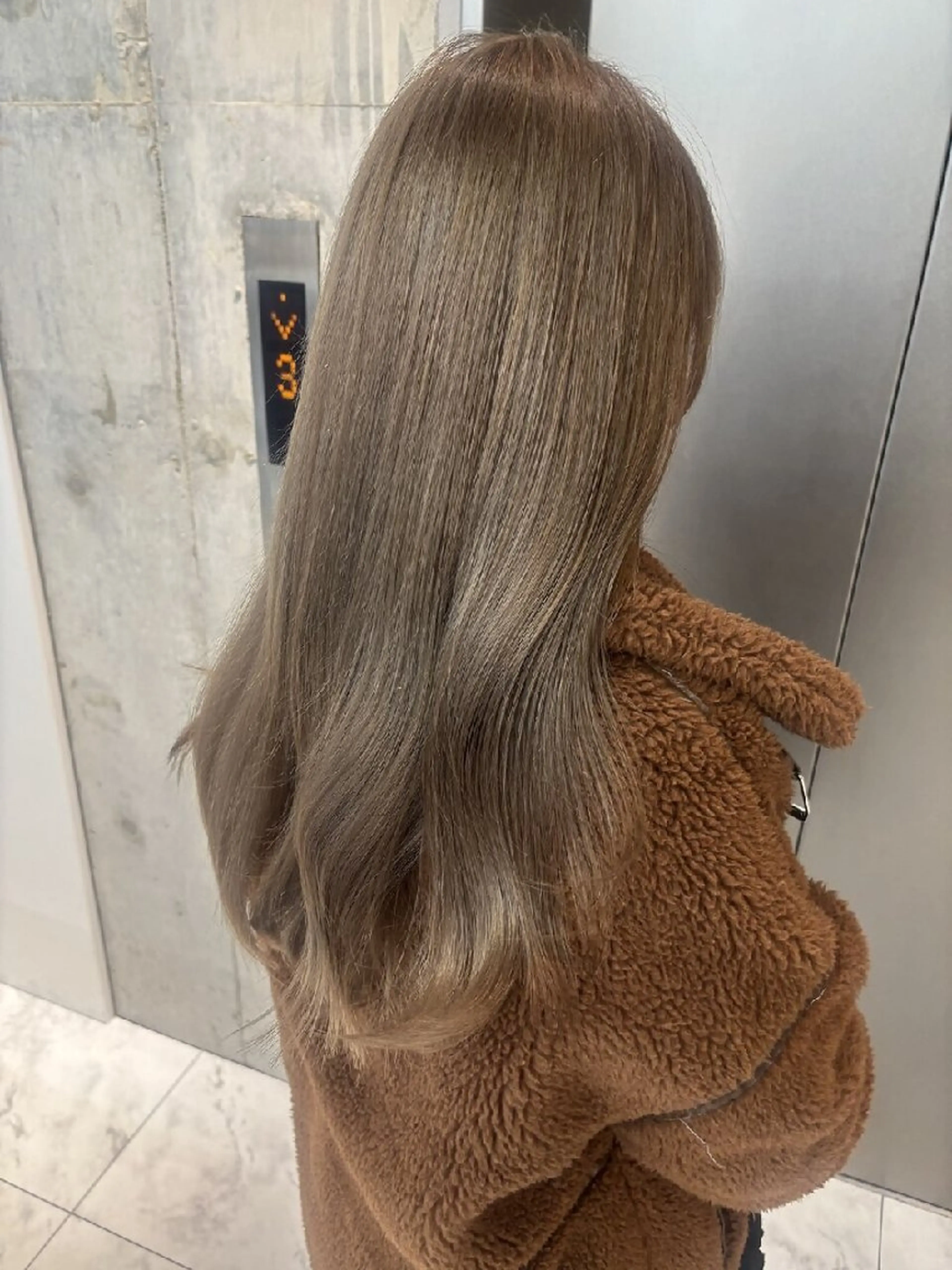 ロング カラー カット ヘアカラー トリートメント Lond Roleのヘアスタイル