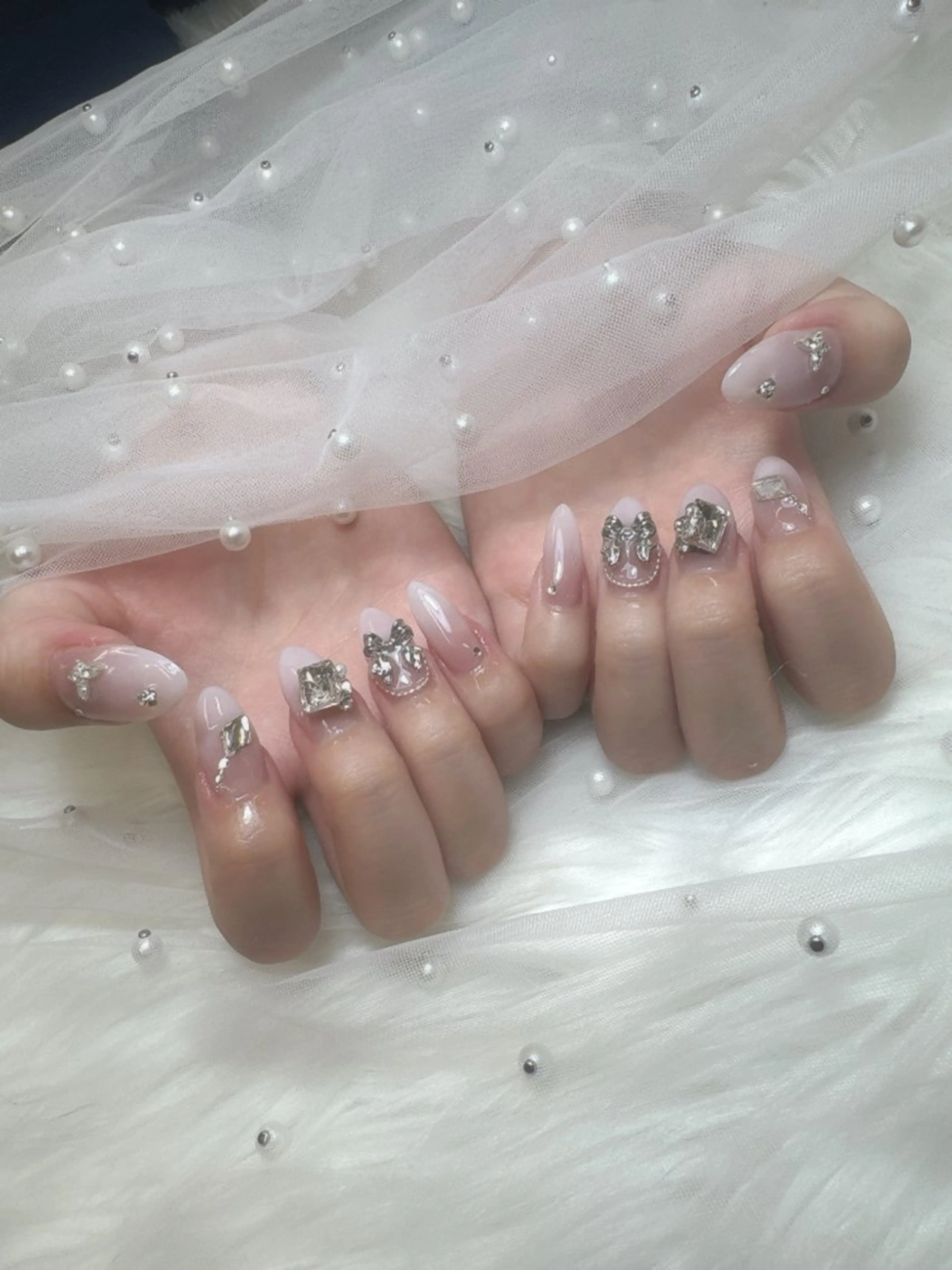 ネイル キラキラネイル 韓国ネイル 持ち込み ワンホンネイル ハンドネイル Queeens nailのネイルデザイン