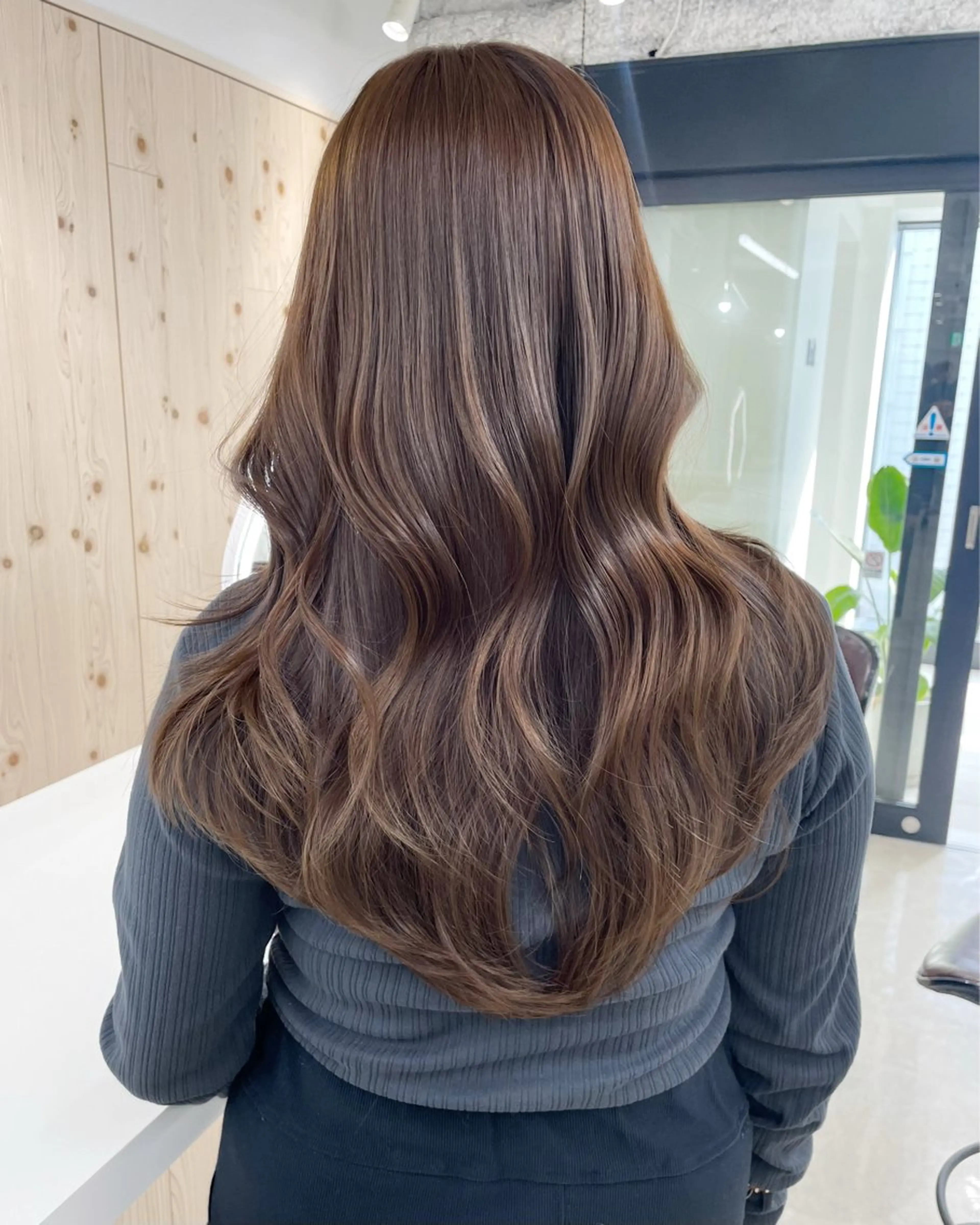 ロング カラー カット ヘアカラー トリートメント ヘアセット 新宿/韓国ヘア/ 髪質改善ストレートのヘアスタイル