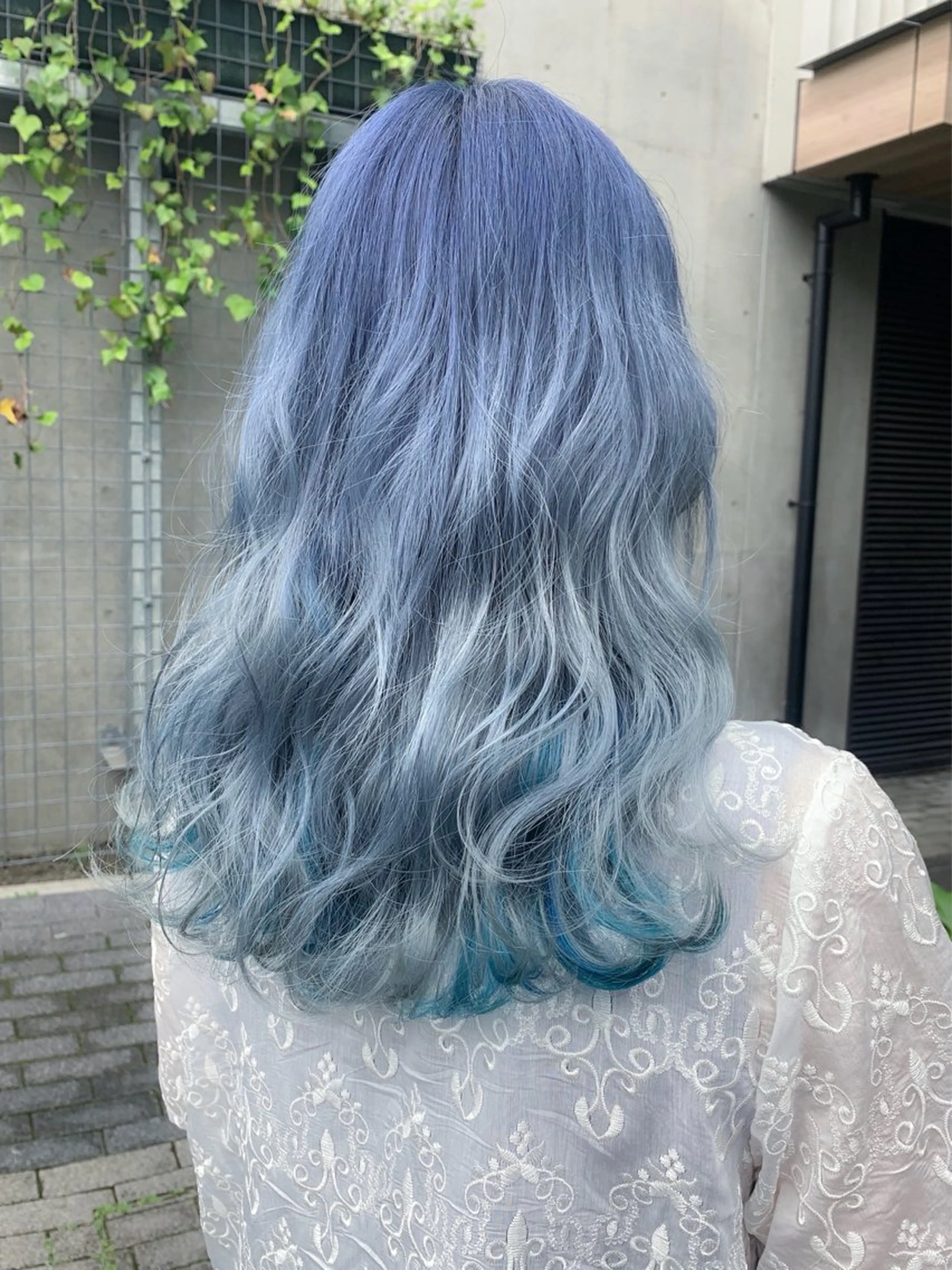 ミディアム カラー ヘアアレンジ ブリーチ ブルーカラー グラデーションカラー 新宿.全国4位美髪師 taka髪質改善のヘアスタイル