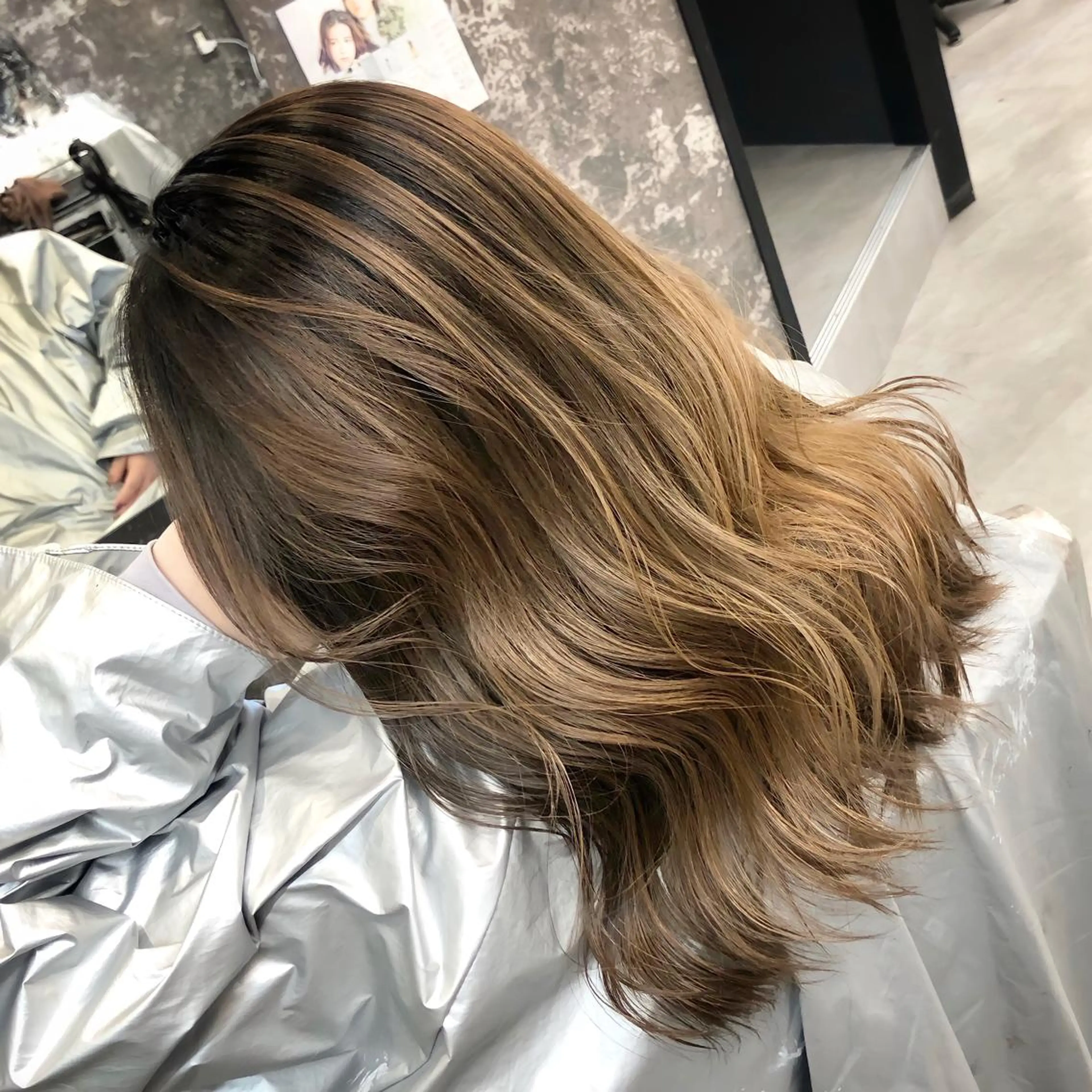 ロング ハイライト レイヤーカット NEO Beauty Salon所属・𝐍𝐄𝐎 𝐉𝐔𝐑𝐈のネイルデザイン