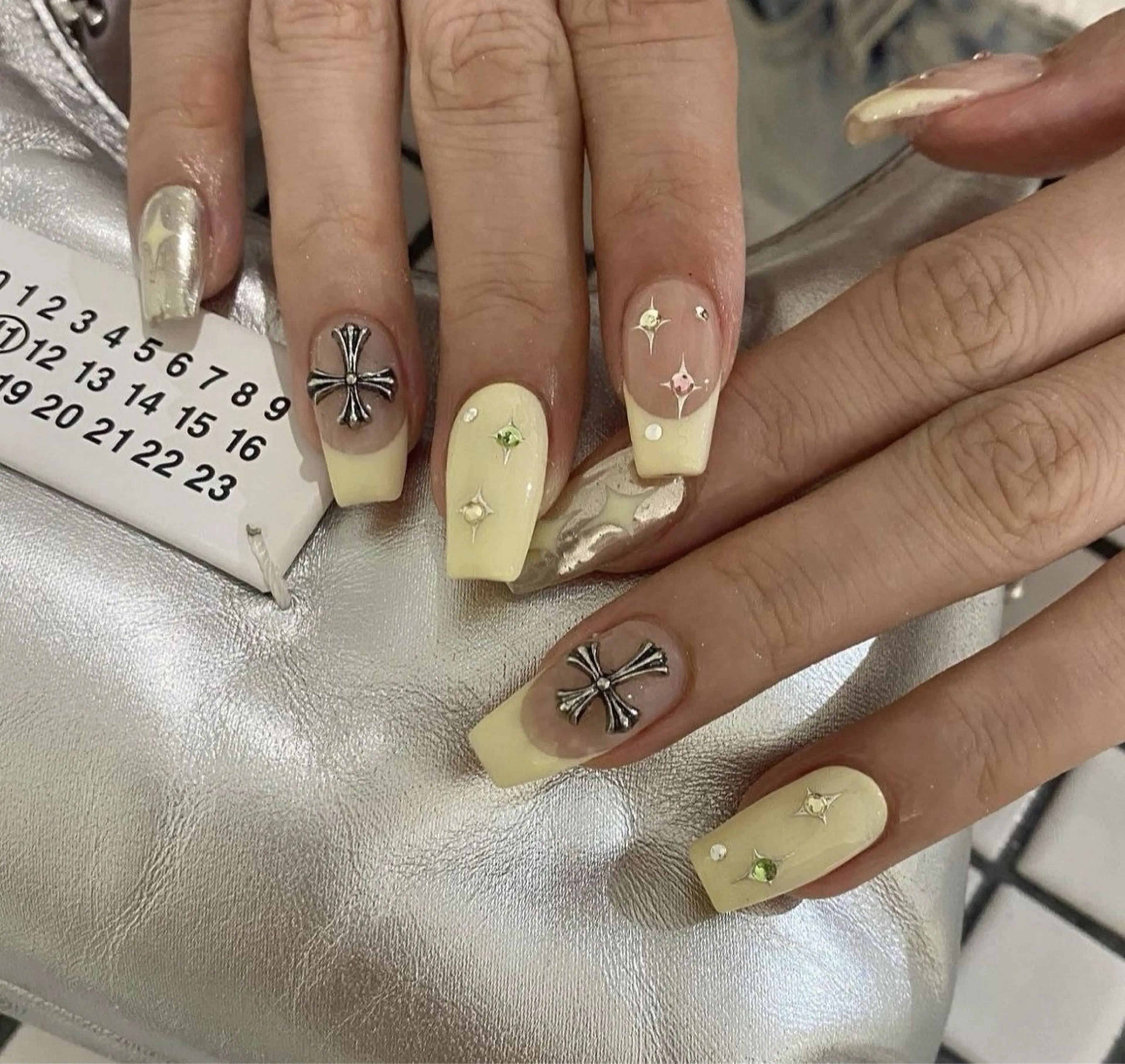 ネイル 韓国ネイル 持ち込み ニュアンスネイル ネイルチップ 冬ネイル LISA ANA.CHUOのネイルデザイン