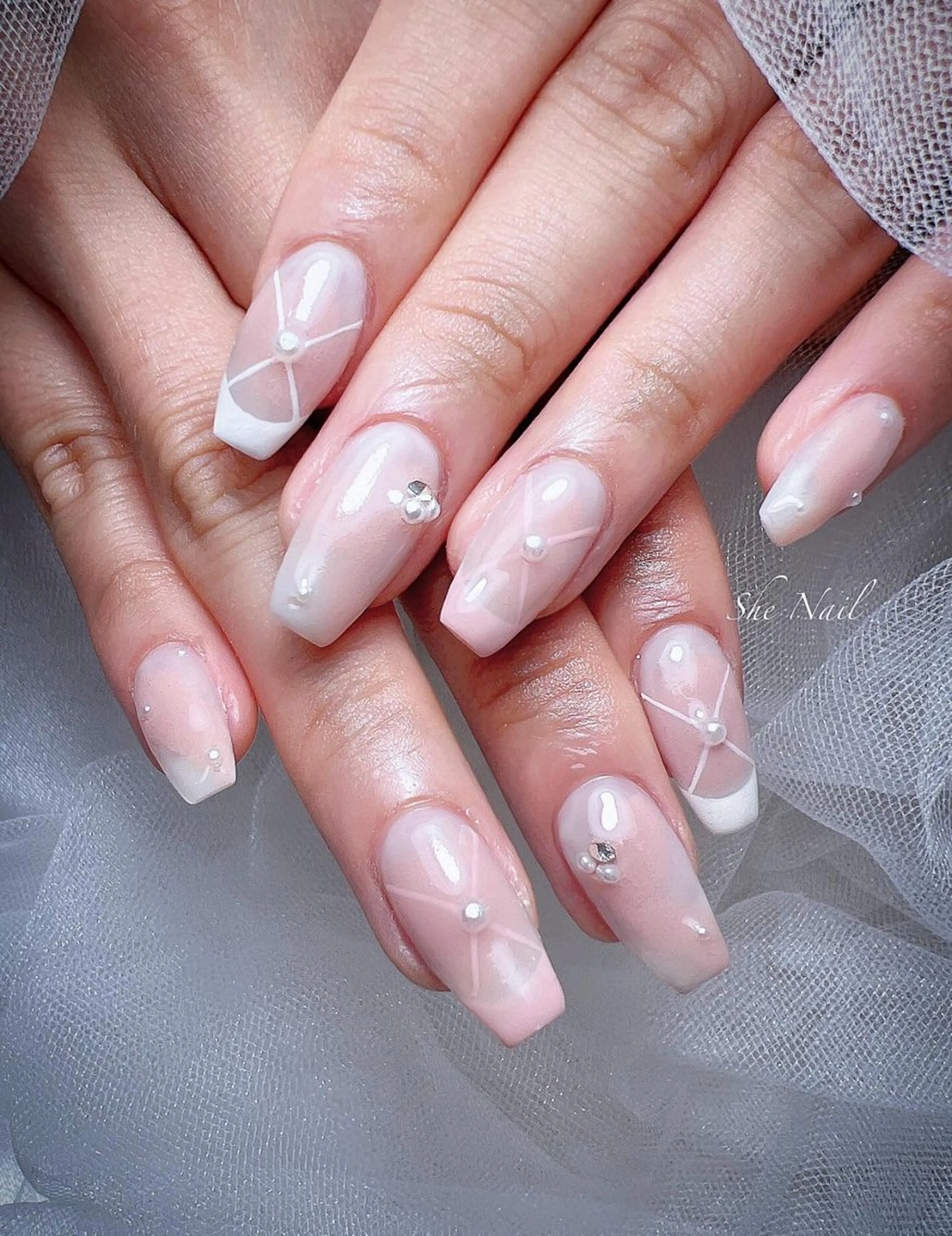 ネイル チークネイル ドット 長さ出し フレンチネイル マグネットネイル ISA_ BELLAのネイルデザイン