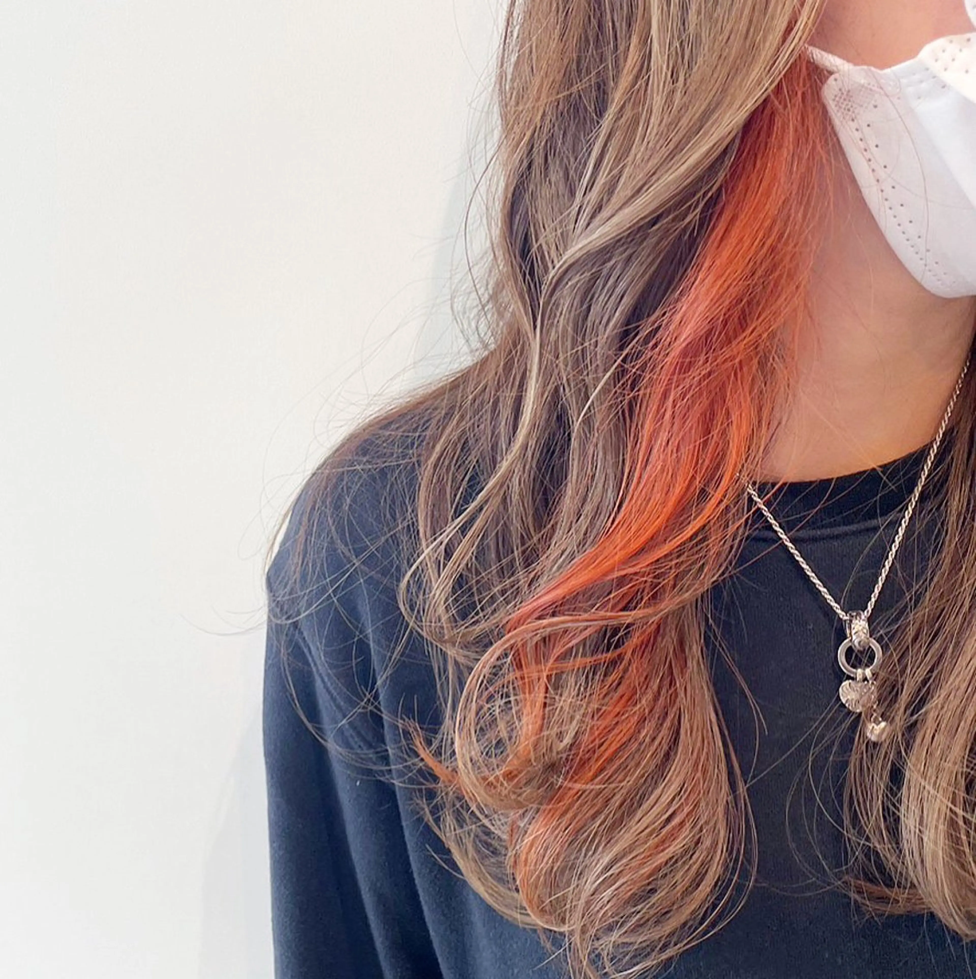 ロング カラー ベージュカラー インナーカラー オレンジ カット ヘアカラー 南上 野々佳のヘアスタイル