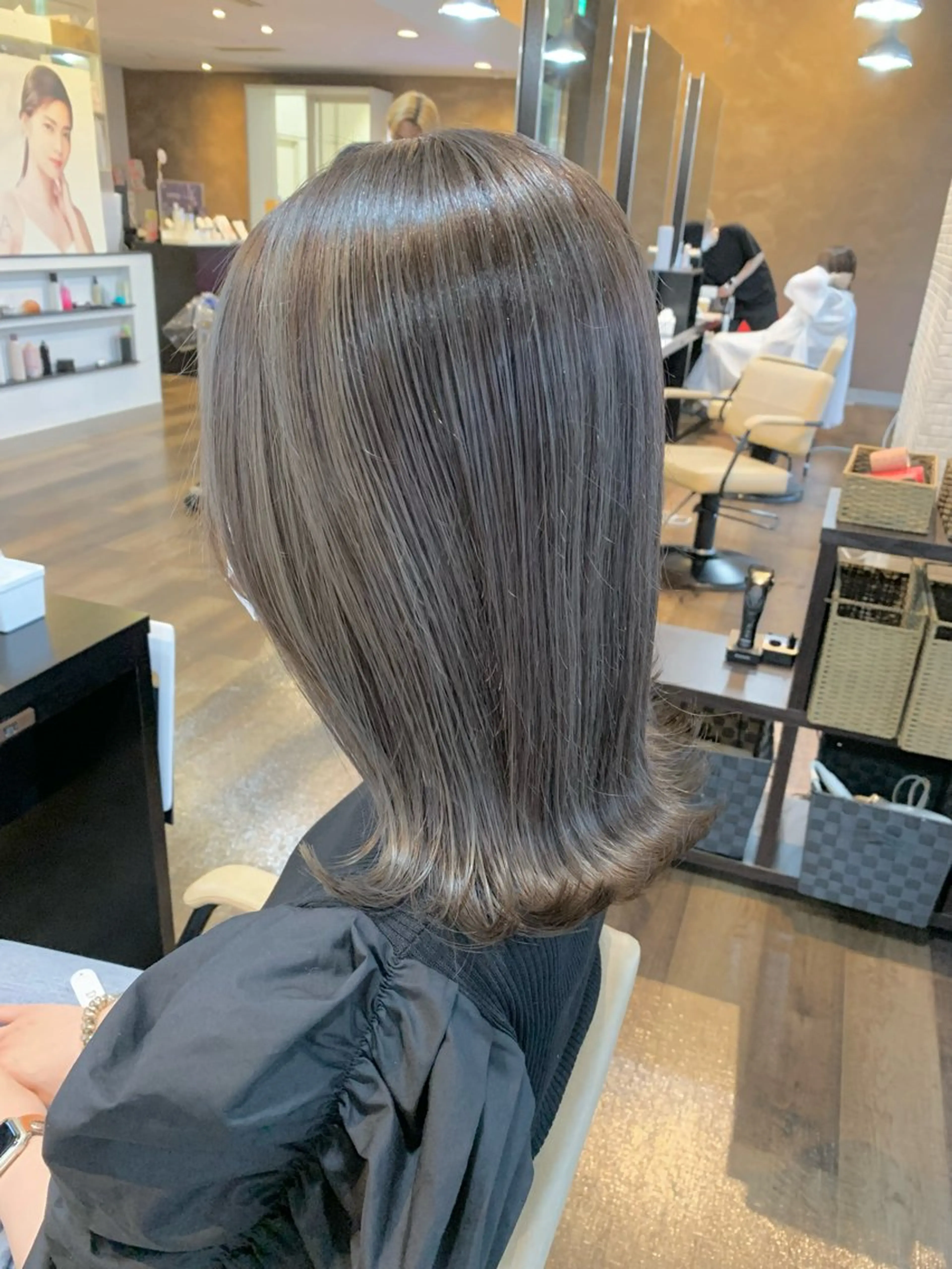 ミディアム カラー デザインカラー グレージュ ハイライトカラー ハイライト ヘアカラー トリートメント 【艶カラー】 STYLE 和泉俊希のヘアスタイル