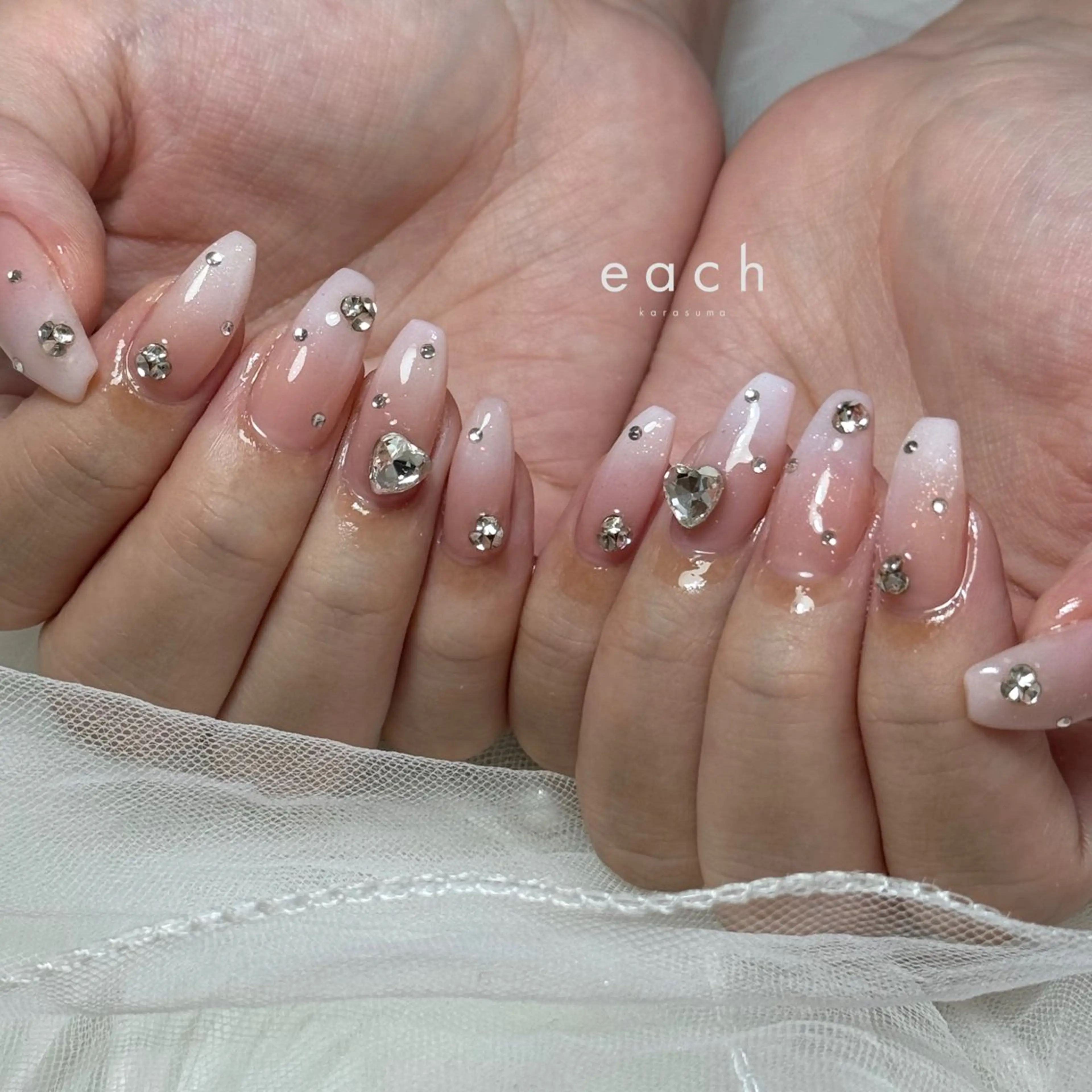 ミディアム ハンドネイル each所属・𝐞𝐚𝐜𝐡 nanami🩰のネイルデザイン