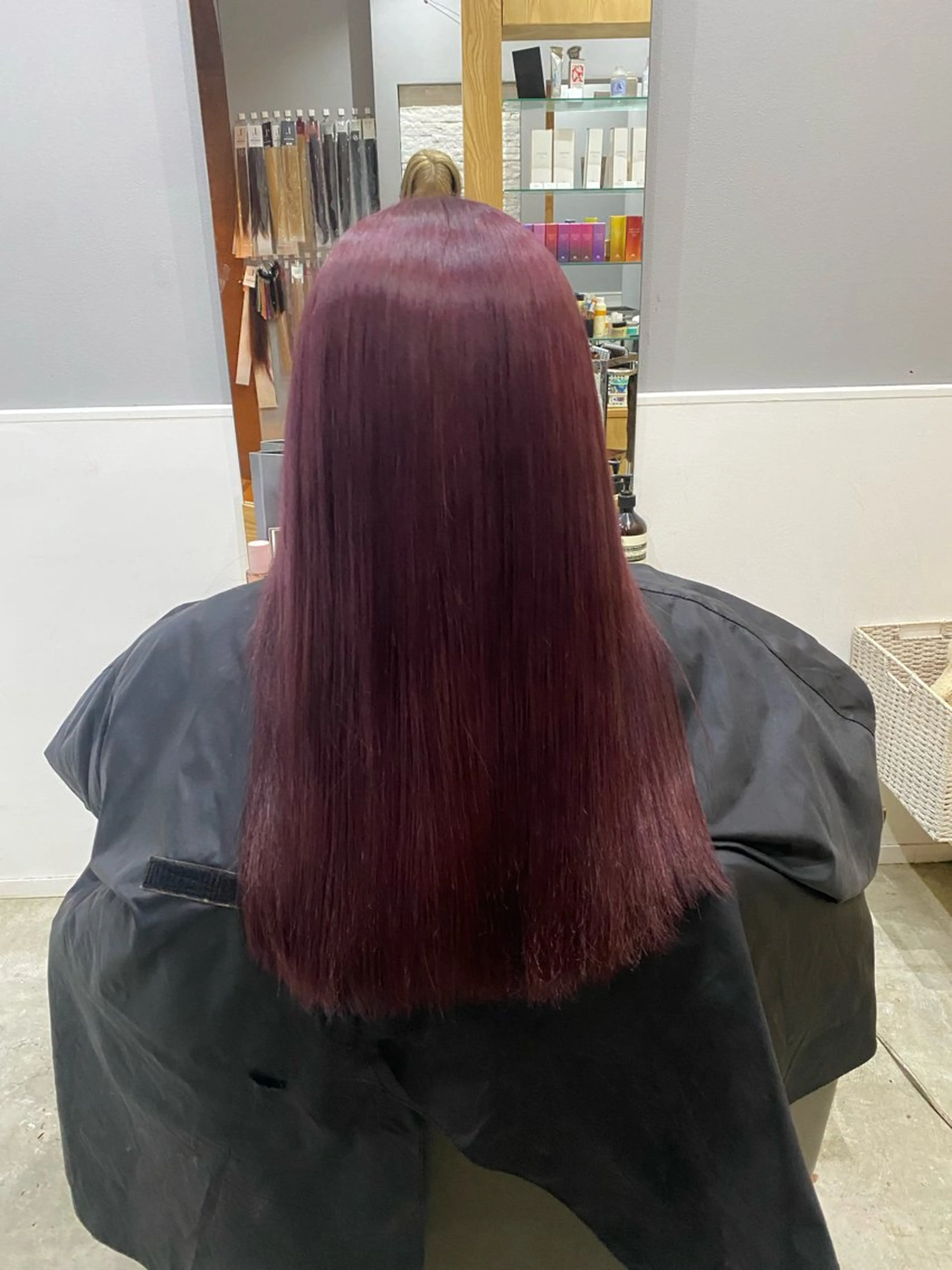 カラー miloc minamiのヘアスタイル