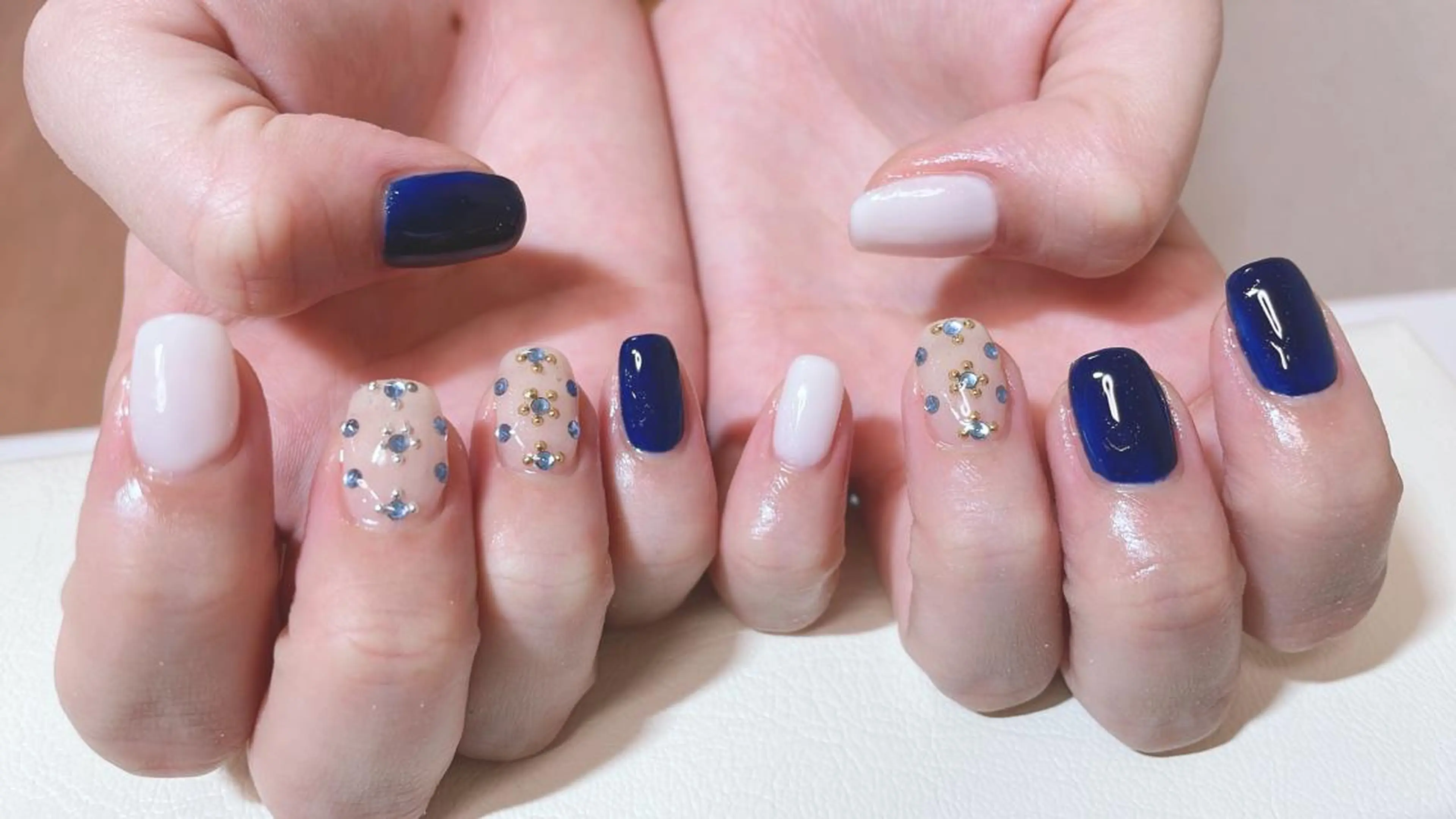 ネイル ハンドネイル emi ...の眉毛・アイブロウイメージ