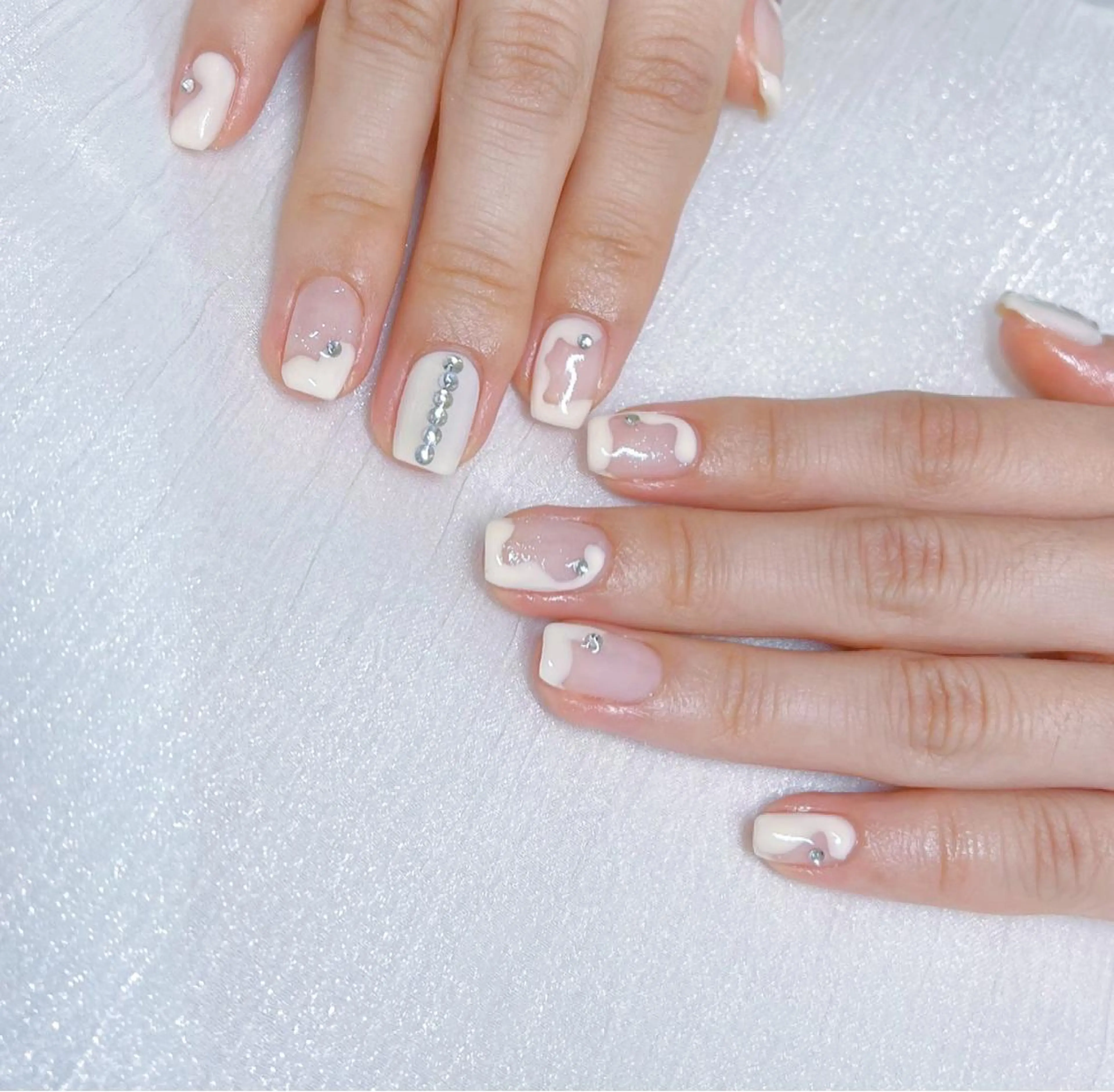 ネイル オーロラネイル フットネイル フレンチネイル ジェルネイル 韓国ネイル ハンドネイル ハンドケア 【ENサロン】 Rei🎀Nailのネイルデザイン