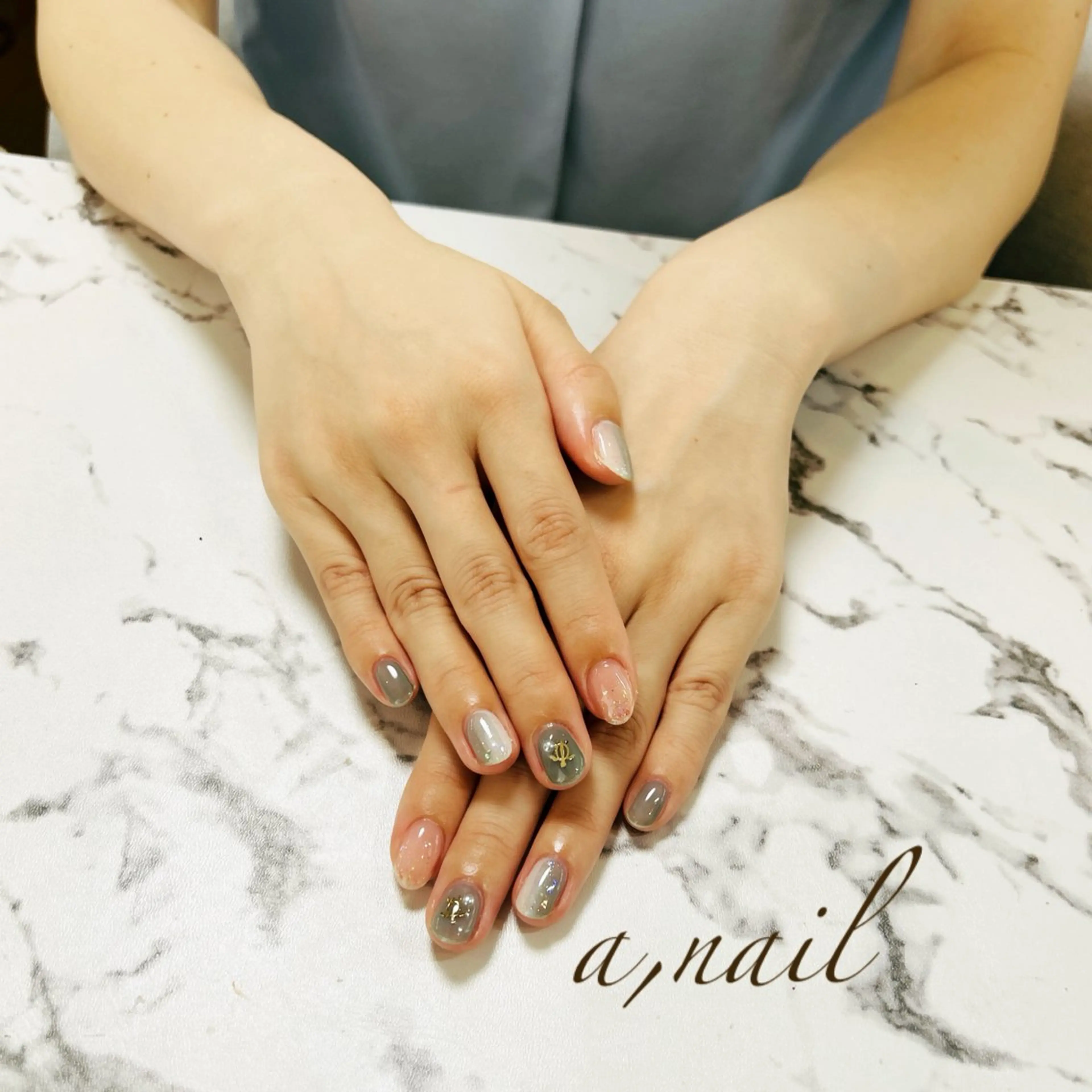 ネイル オーロラネイル グラデーション キラキラネイル 夏ネイル ハンドネイル ネイルサロン エーネイルのネイルデザイン