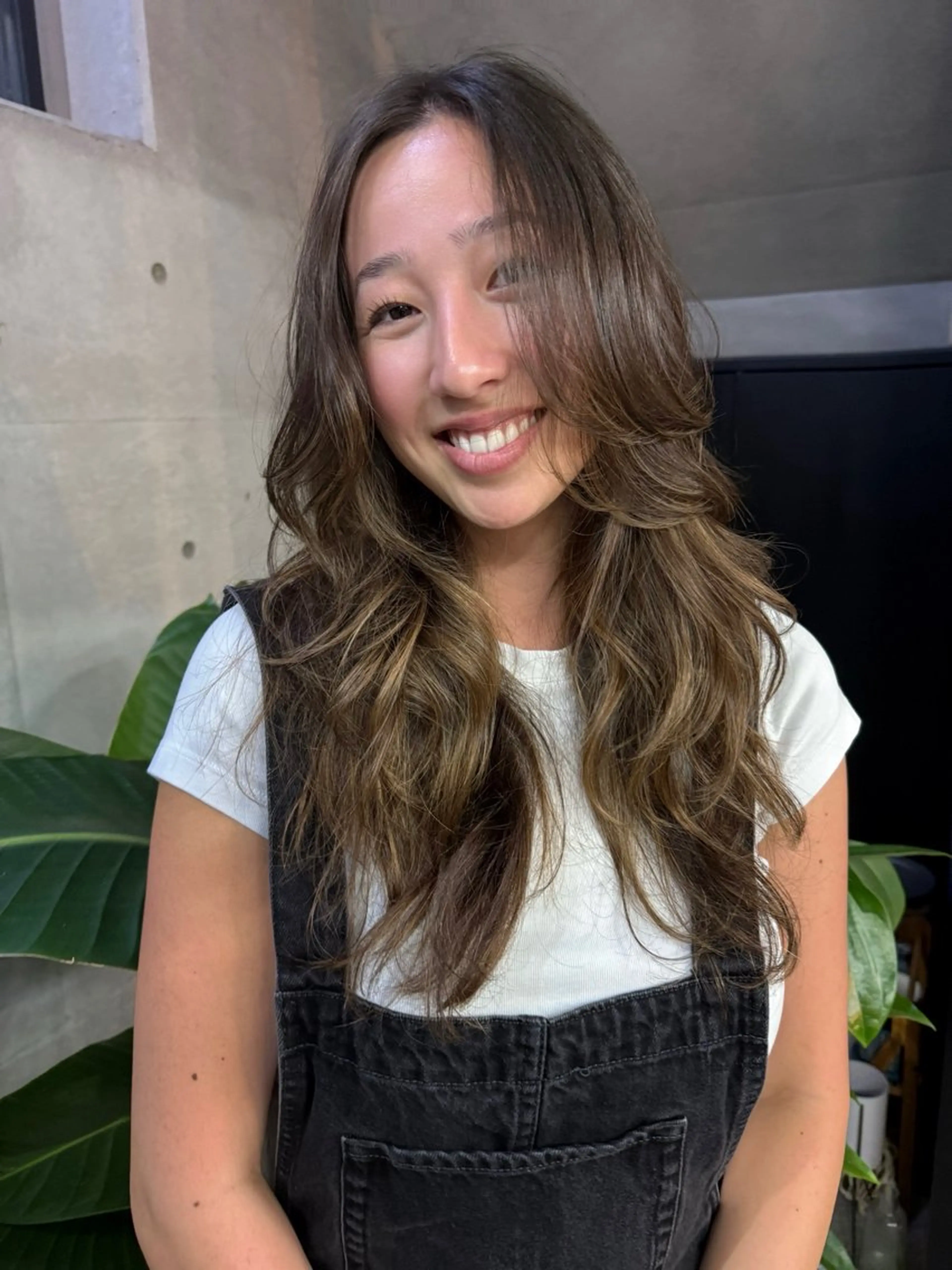 ロング ハッシュカット かきあげバング レイヤーカット シャギー サイドバング カット ヘアカラー トリートメント レイヤーカット\ウル フ　chinatsuのヘアスタイル