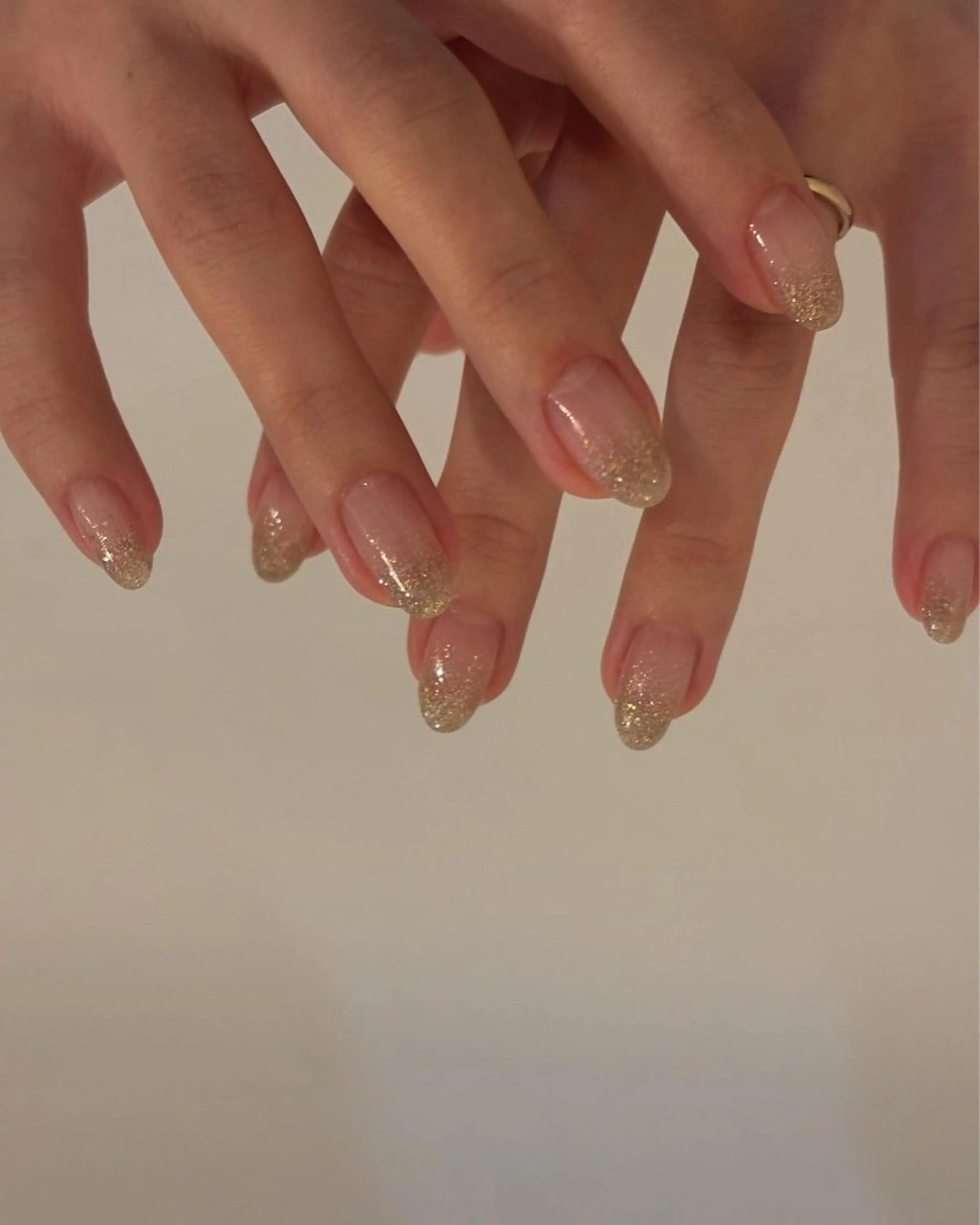 ネイル オーロラネイル ゴールド ハンドネイル フットネイル ハンドケア Elio所属・Elio 国泰寺のネイルデザイン
