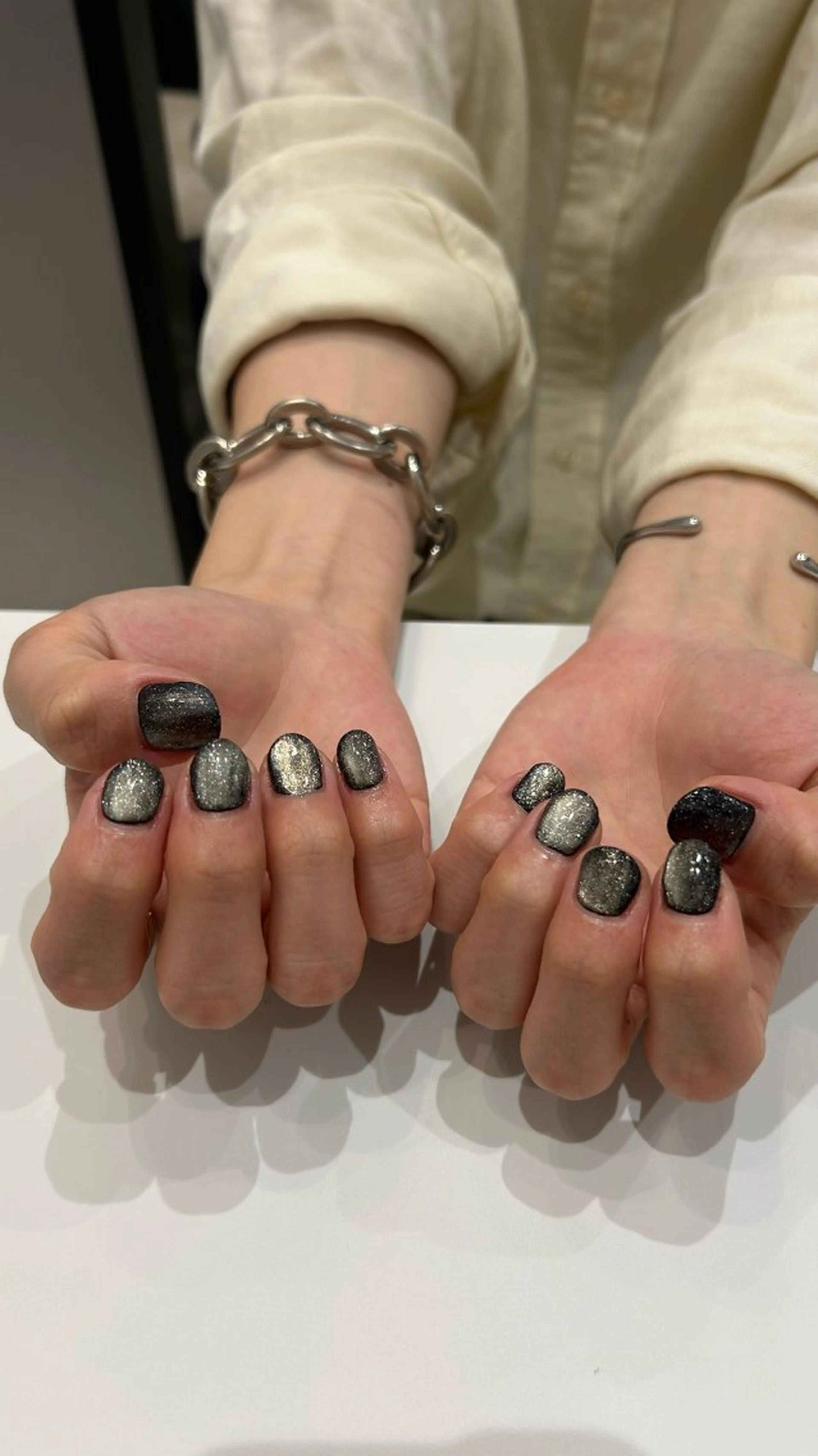 ネイル シンプルネイル✨🤍 三宅愛佳のネイルデザイン