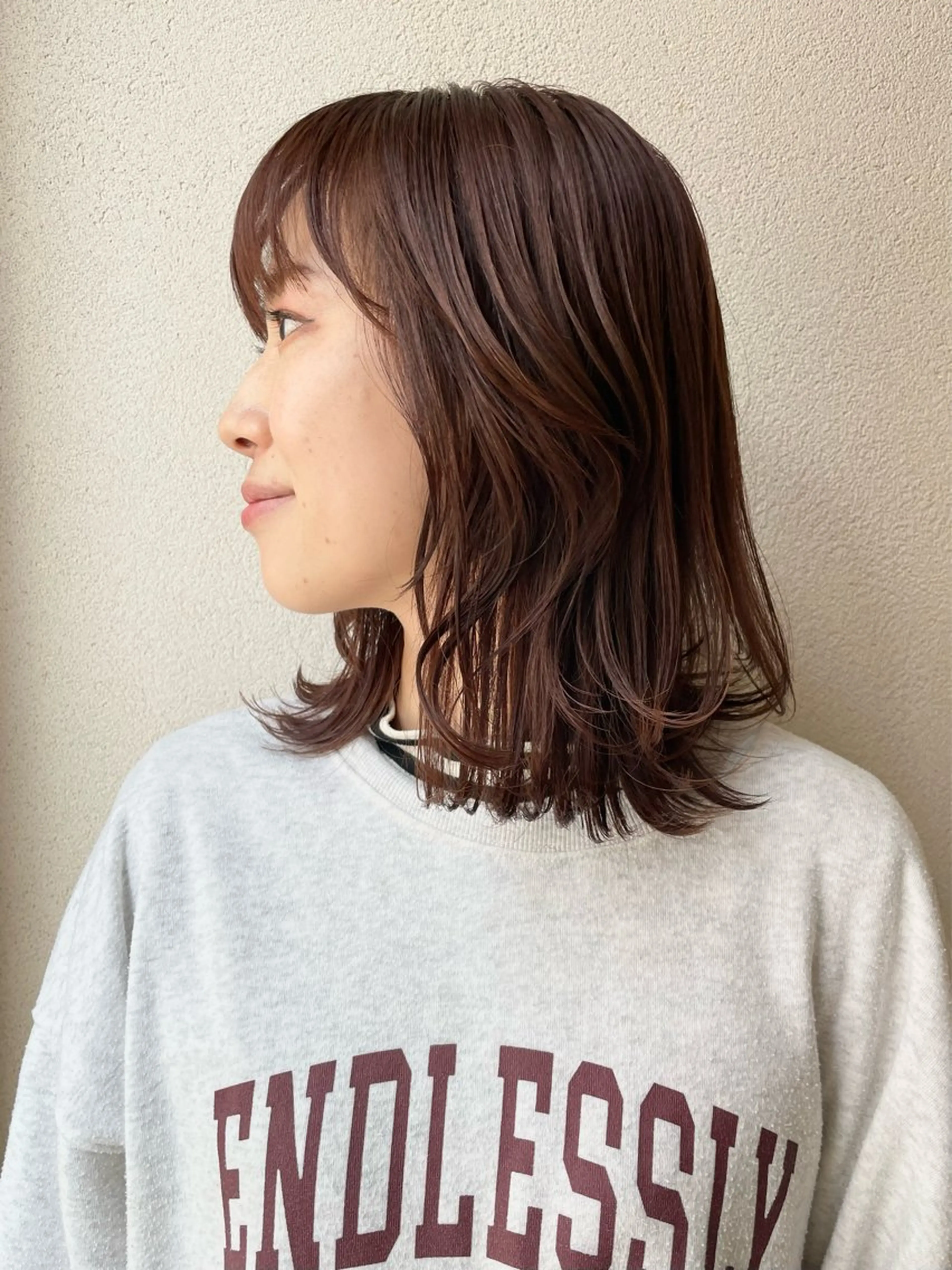 ミディアム カラー ベージュカラー ピンクカラー ピンクベージュ 顔周りカット レイヤーカット 沢田 瞳のヘアスタイル