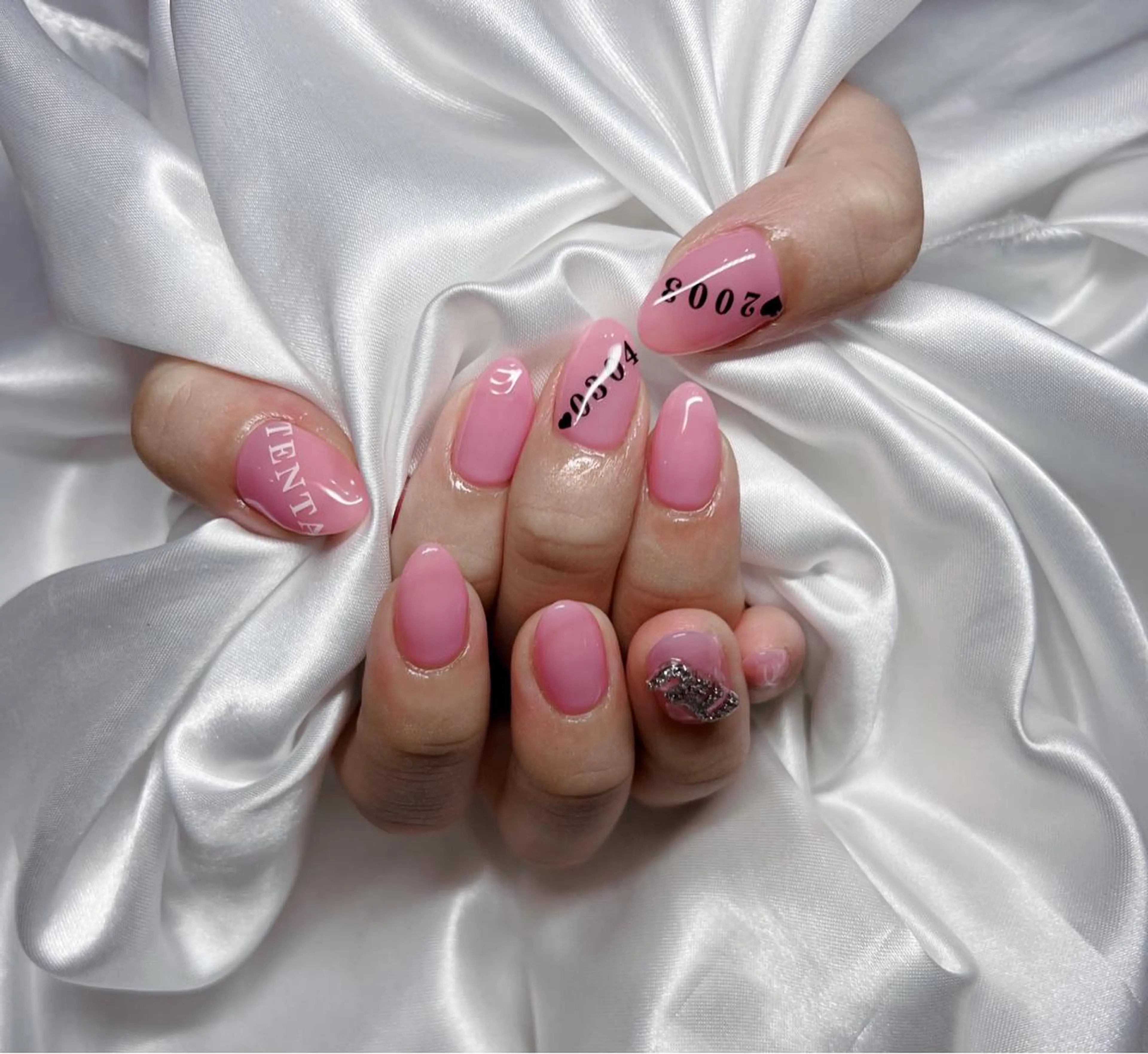 ネイル フレンチネイル ジェルネイル 韓国ネイル 持ち込み パラジェル ハンドネイル ハンドケア ちゅるんネイル🪄 耳ツボジュエリー🔗のネイルデザイン