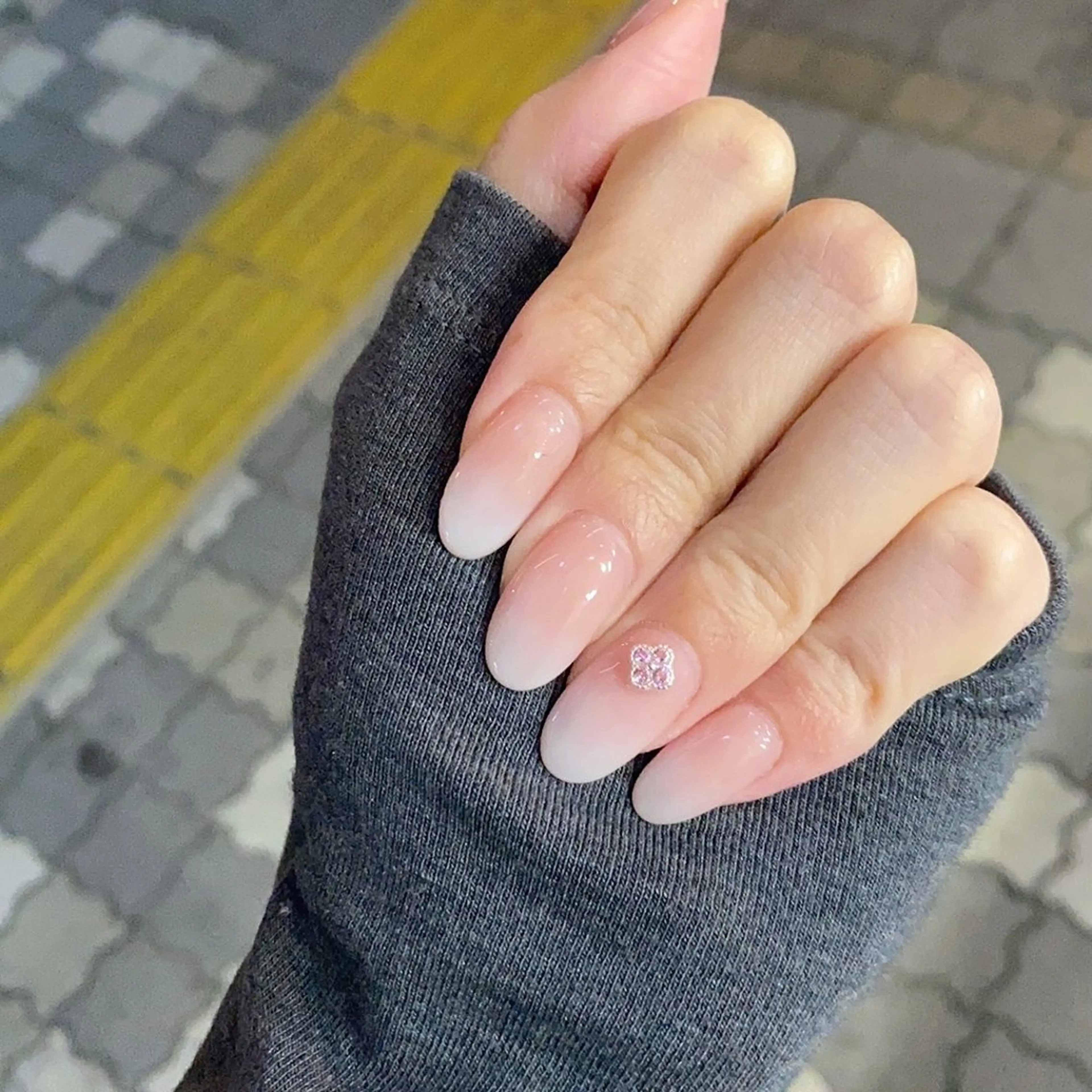 ネイル チークネイル フレンチネイル ジェルネイル ガーリー キラキラネイル ハンドネイル 高橋 雪のネイルデザイン