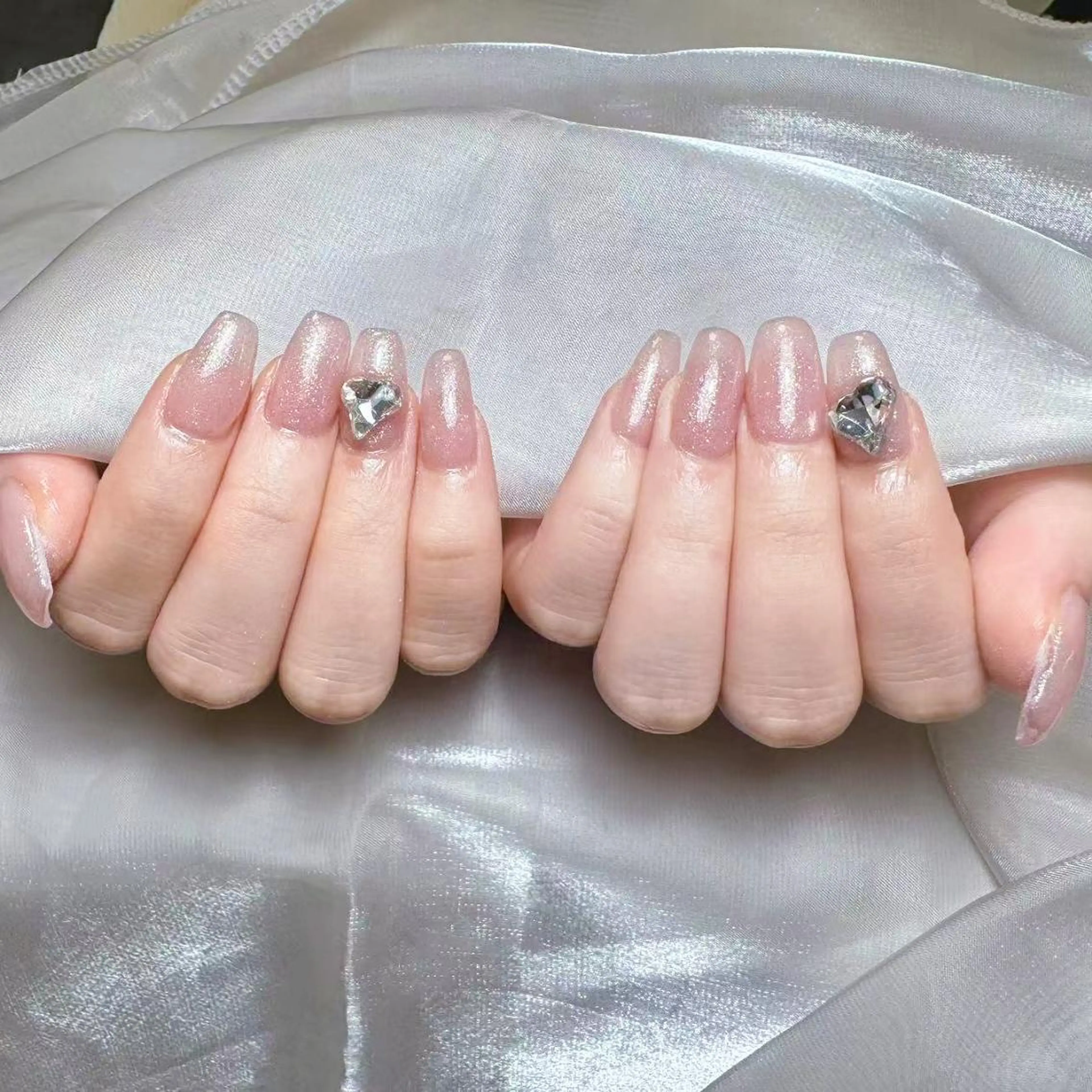 ネイル アートネイル オーロラネイル フラッシュネイル ガーリー キラキラネイル リナ 💅のネイルデザイン