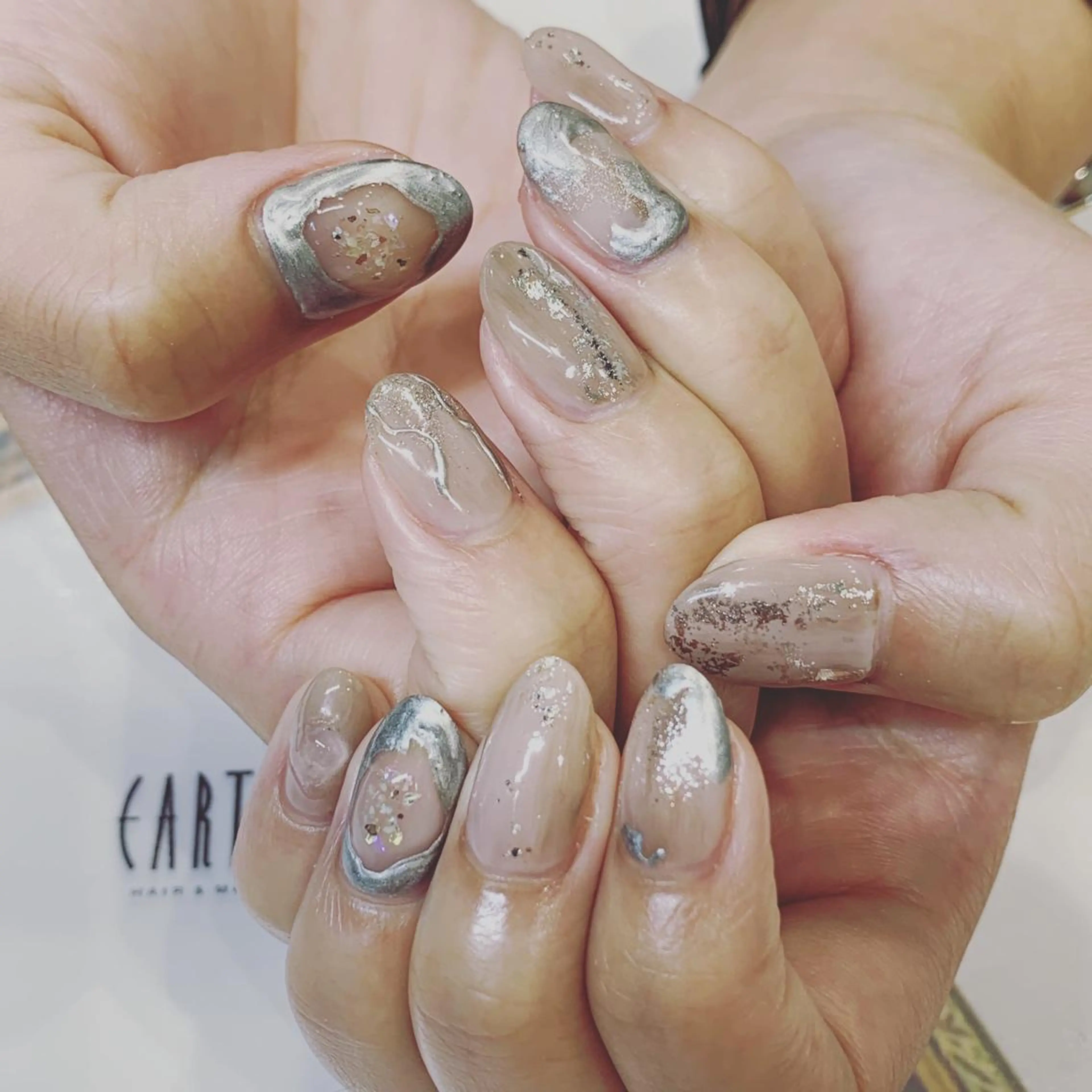 ネイル ニュアンスネイル シルバー ハンドネイル 佐藤 まりえのネイルデザイン