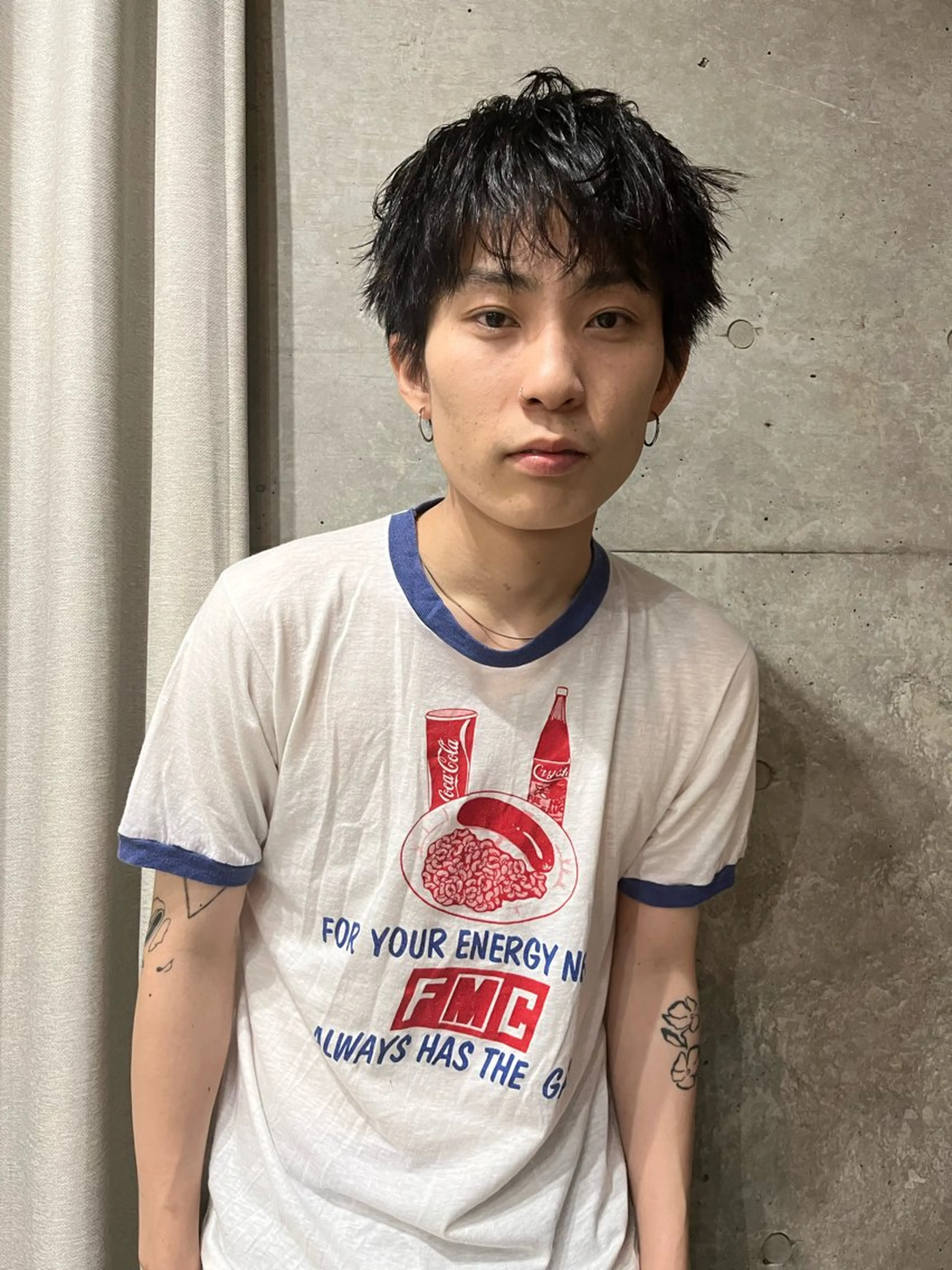 ショート パーマ メンズ 曲がる縮毛矯正 センターパートのヘアスタイル