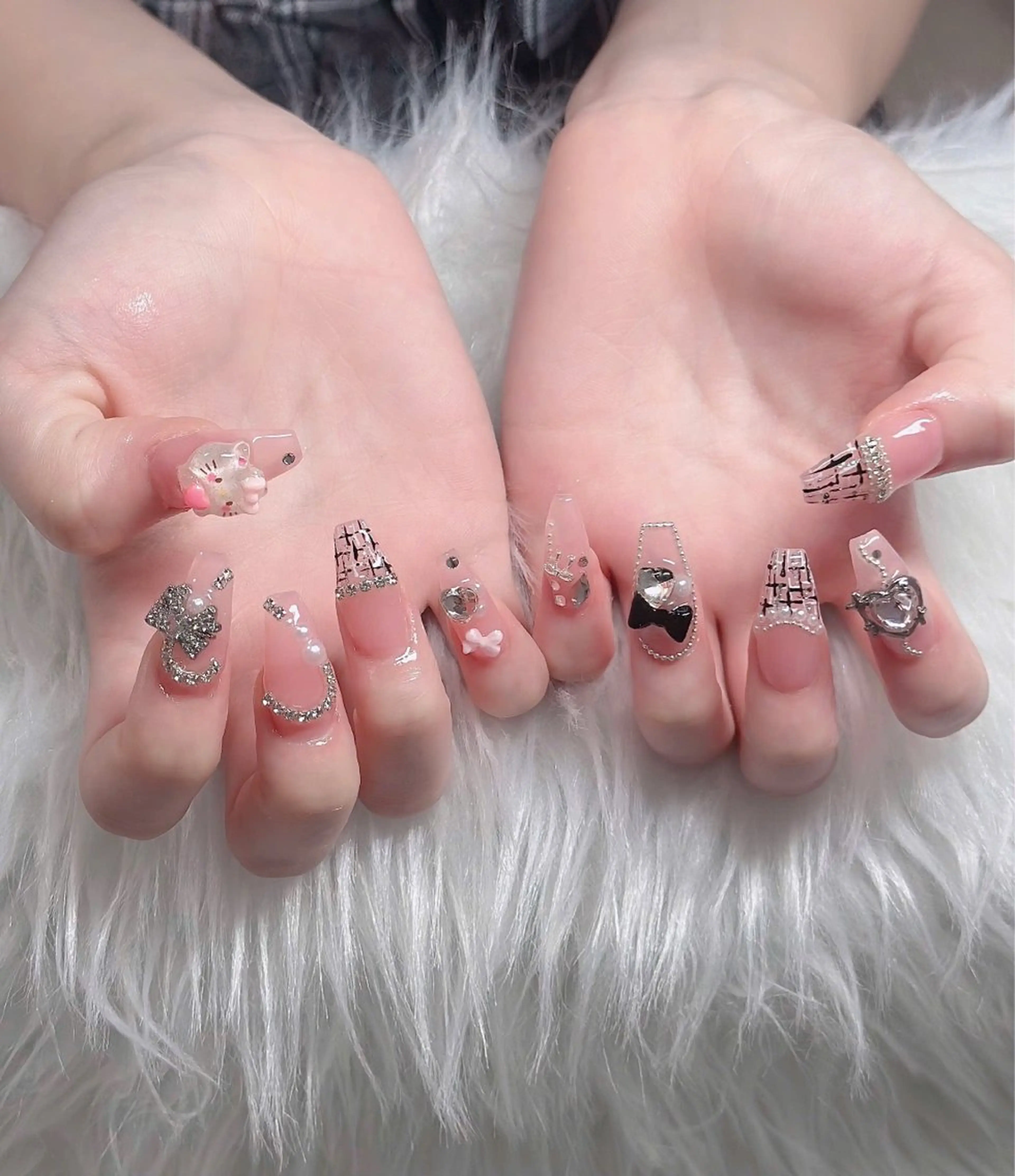 ネイル フレンチネイル ジェルネイル ハロウィン キラキラネイル 韓国ネイル H.baby Nail Salonのネイルデザイン