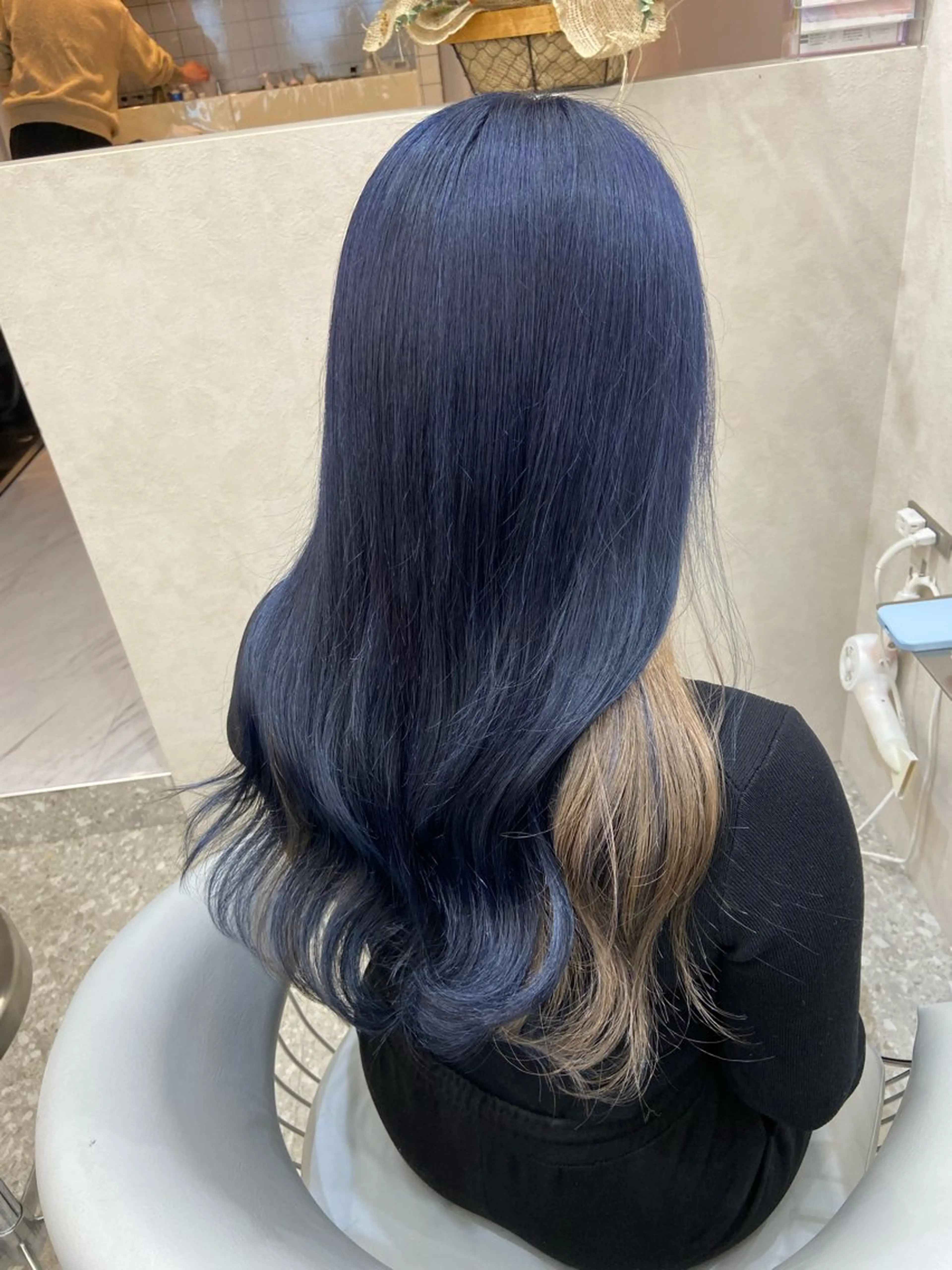 ロング カラー ベージュカラー ブリーチ ブルーカラー ケアブリーチ インナーカラー 新宿/韓国ヘア 中明度カラー/かやのヘアスタイル