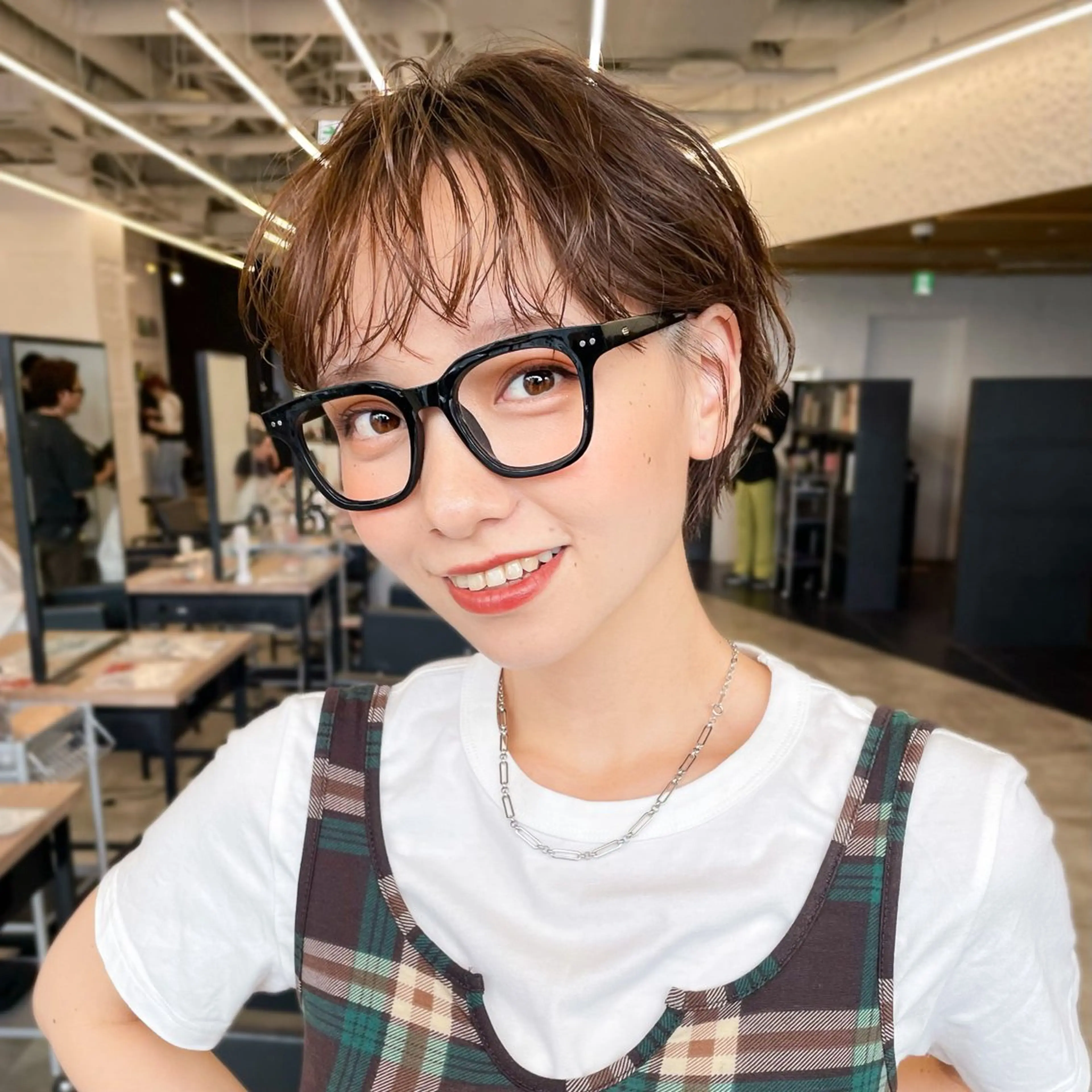 ショート パーマ ショートヘア レイヤー/ショート透 明感カラー/西田祐賀のヘアスタイル