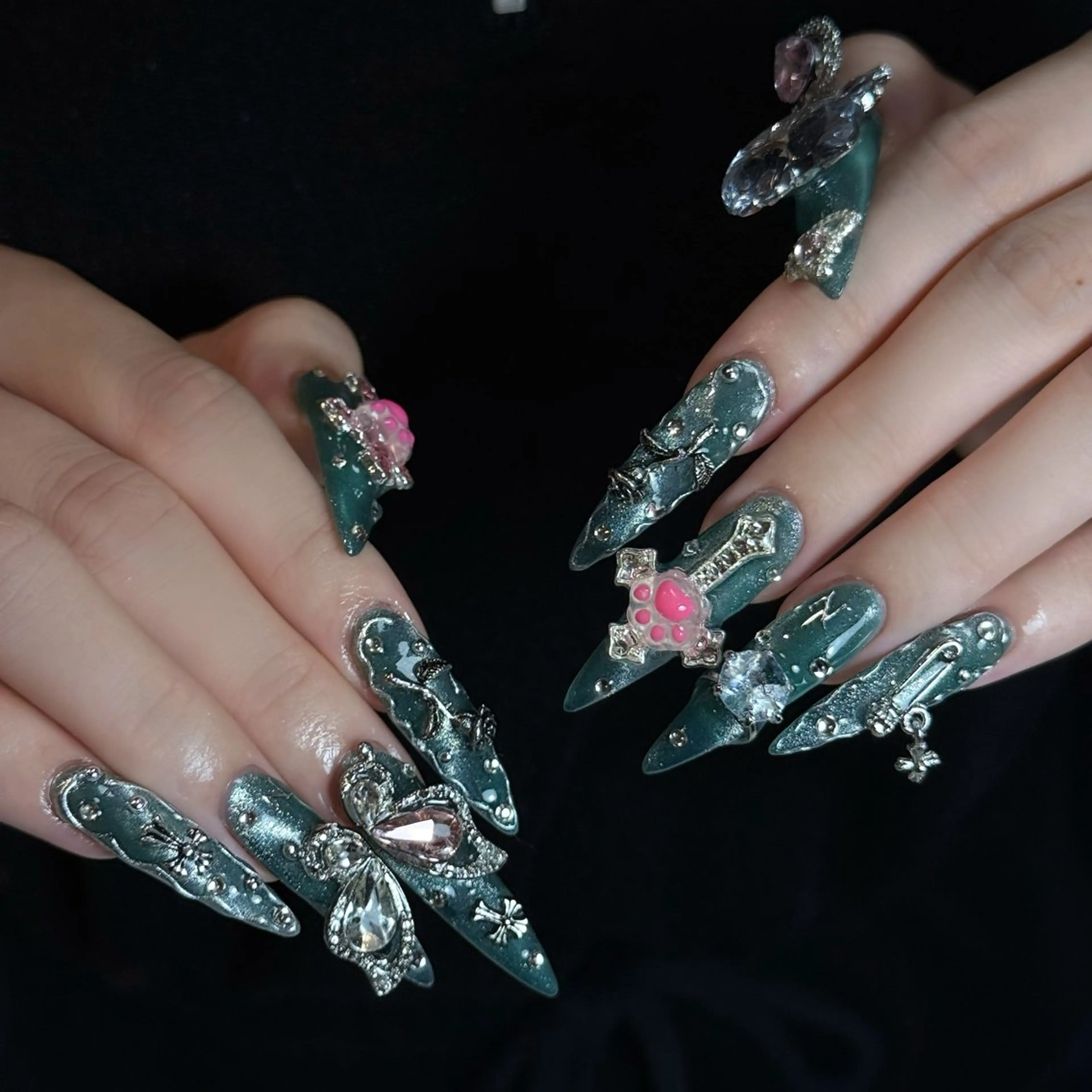 ネイル フレンチネイル ジェルネイル キラキラネイル 韓国ネイル マグネットネイル Julli NailStudioのネイルデザイン