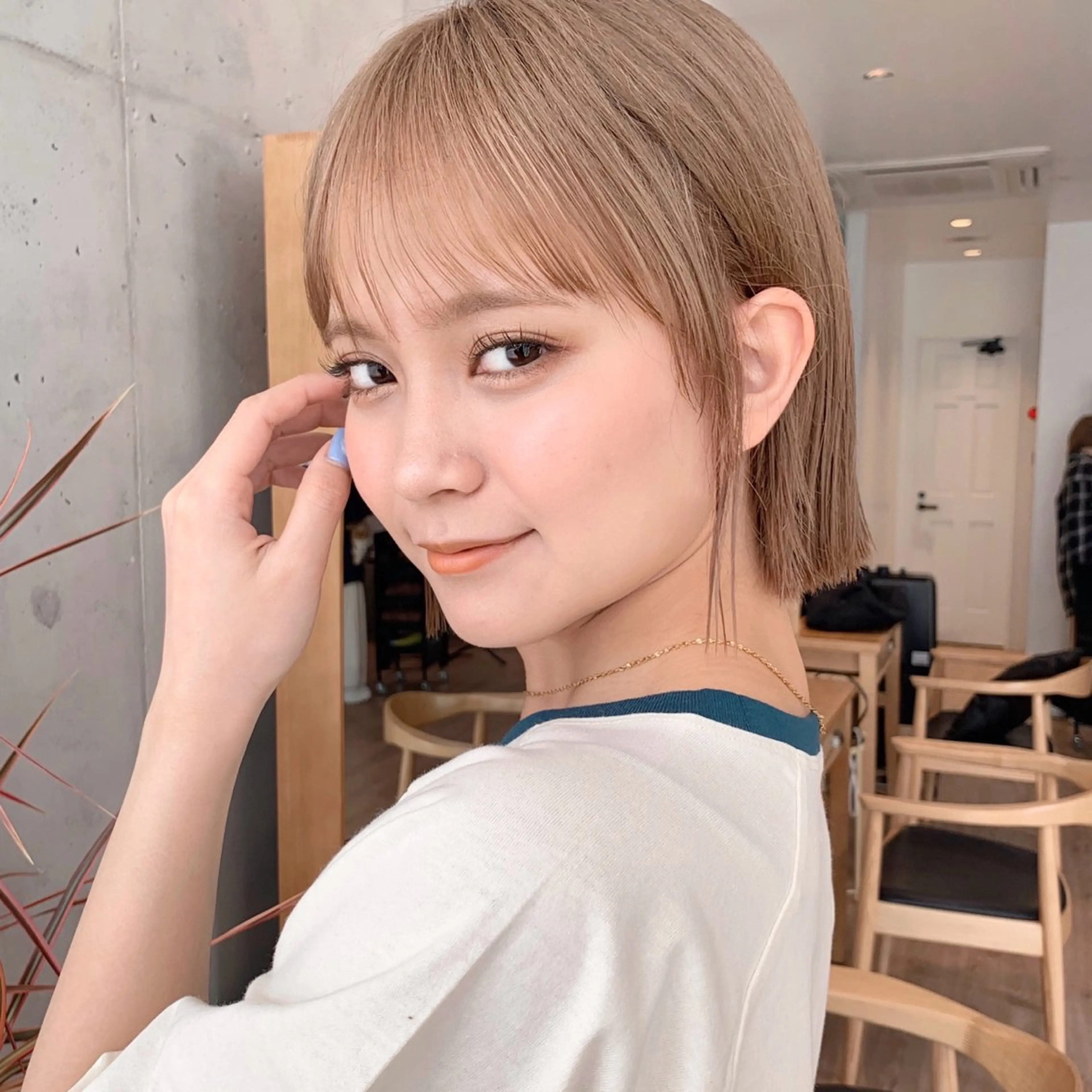 ショート カラー ヘアアレンジ 切りっぱなしボブ ベージュカラー ミルクティーベージュ ボブ パーマ/暖色/ボブ イワタテ🇰🇷のヘアスタイル