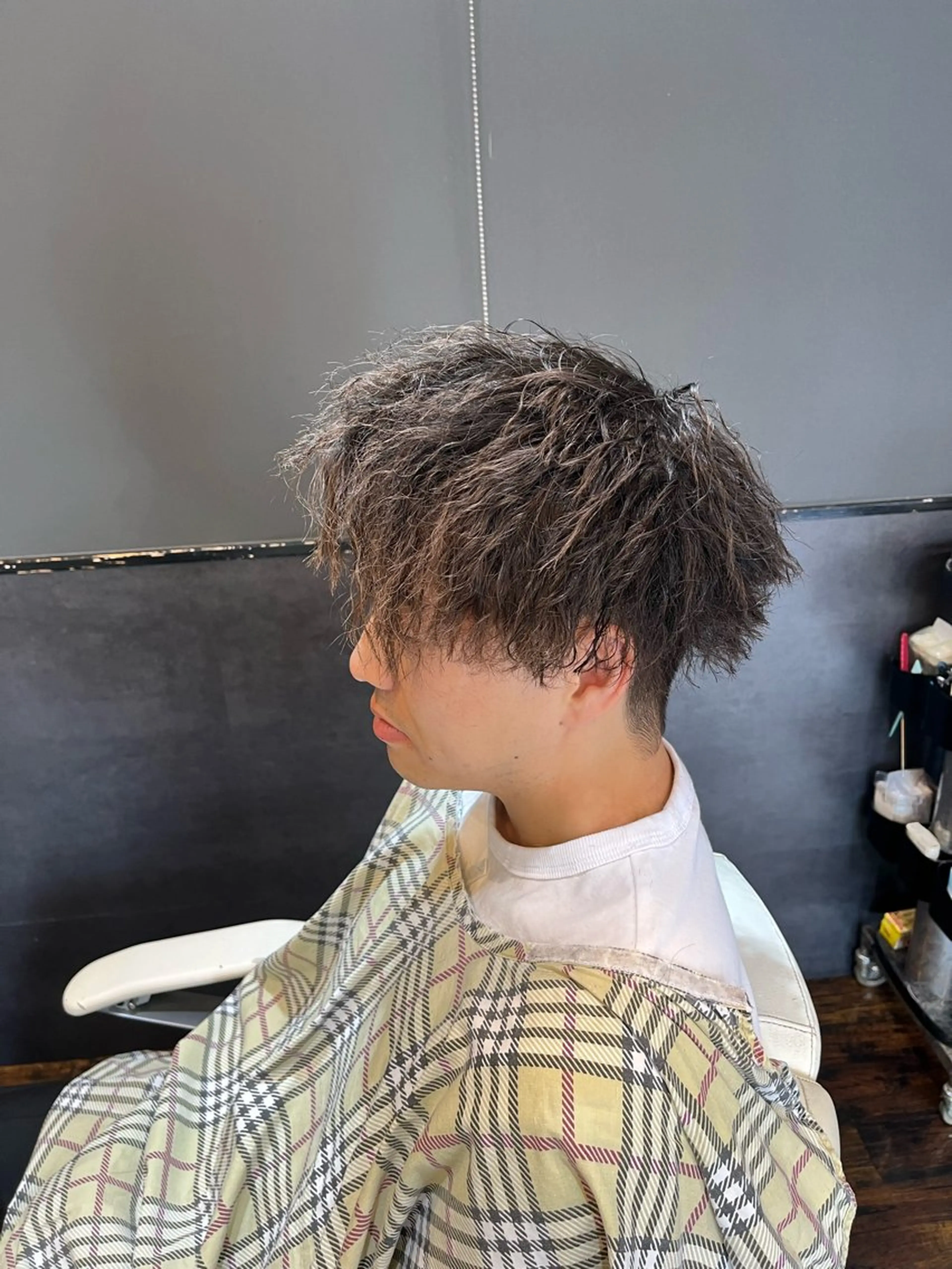 ショート パーマ メンズ メンズパーマ メンズツイストパーマ ツイストパーマ カット パーマ ヘアセット 夜に通える 理容室山崎健立のヘアスタイル