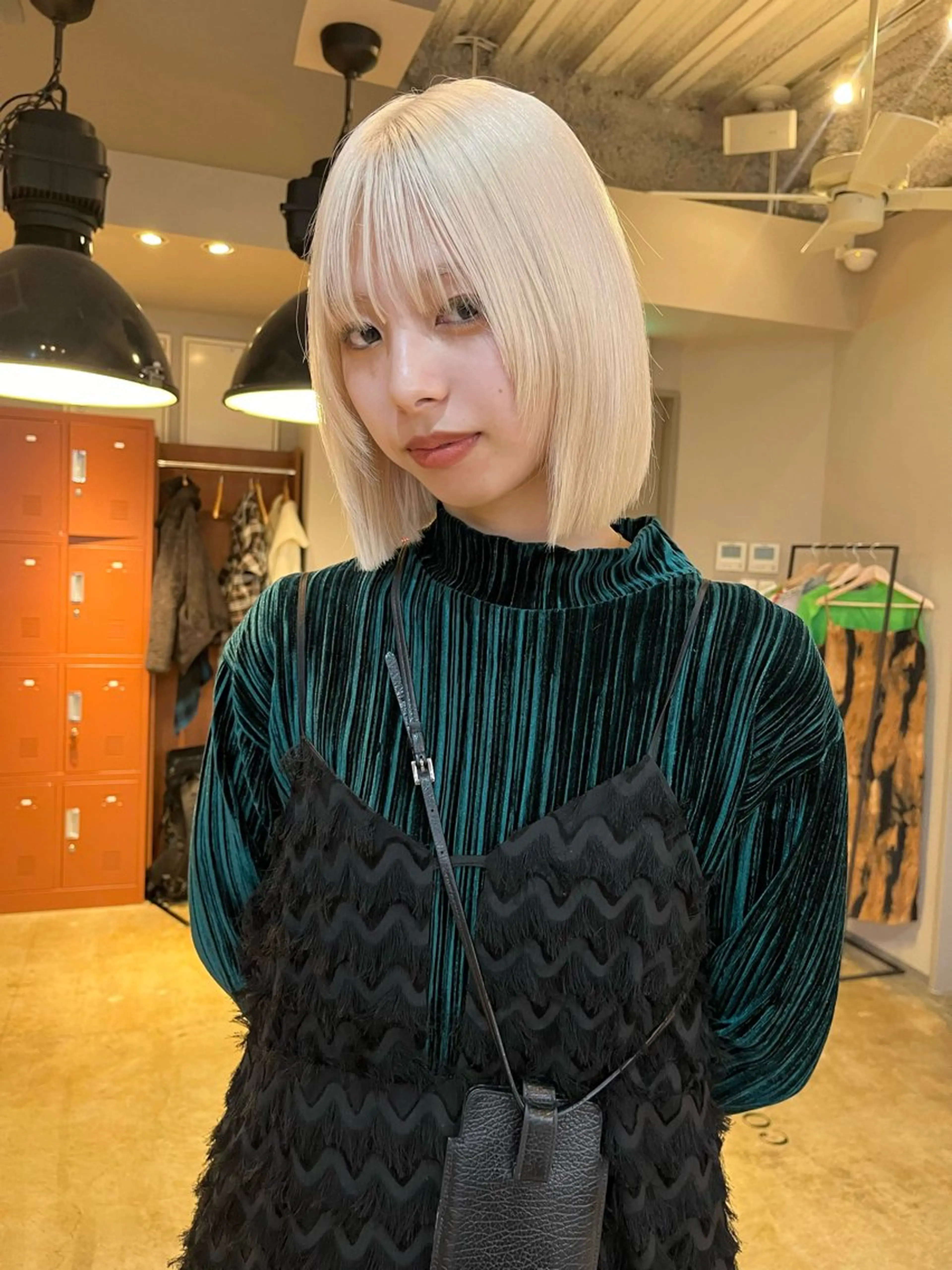 ミディアム カット ヘアカラー ミルクティーベージュ outaのヘアスタイル